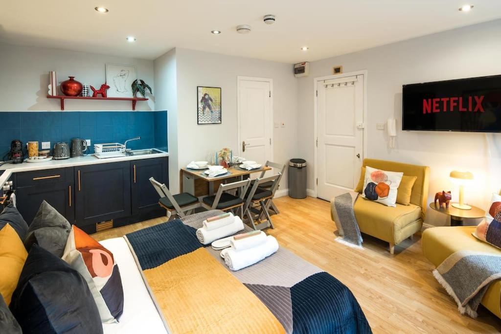 5 min Walk To Madame Tussauds - 5 min walk to Baker Street - 5 min walk to Marylebone Railway Station - 5 min walk to Regent Park - Central London