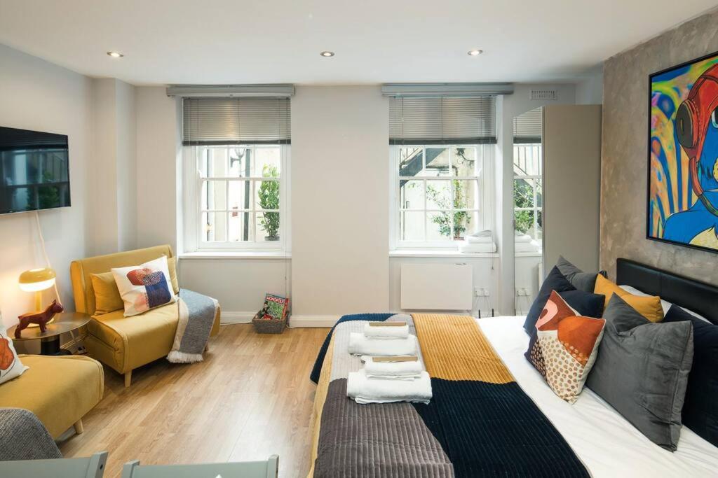 5 min Walk To Madame Tussauds - 5 min walk to Baker Street - 5 min walk to Marylebone Railway Station - 5 min walk to Regent Park - Central London