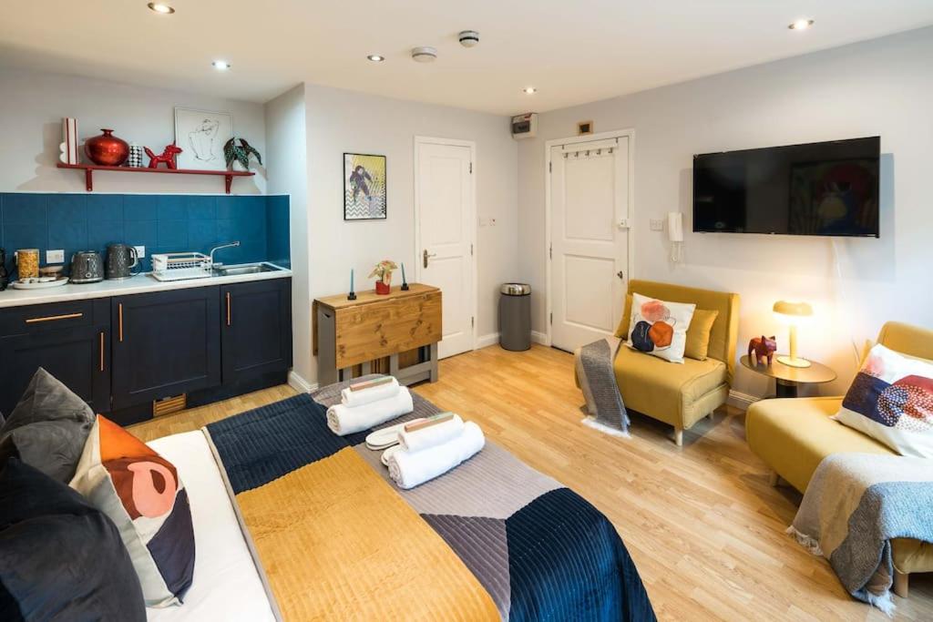 5 min Walk To Madame Tussauds - 5 min walk to Baker Street - 5 min walk to Marylebone Railway Station - 5 min walk to Regent Park - Central London