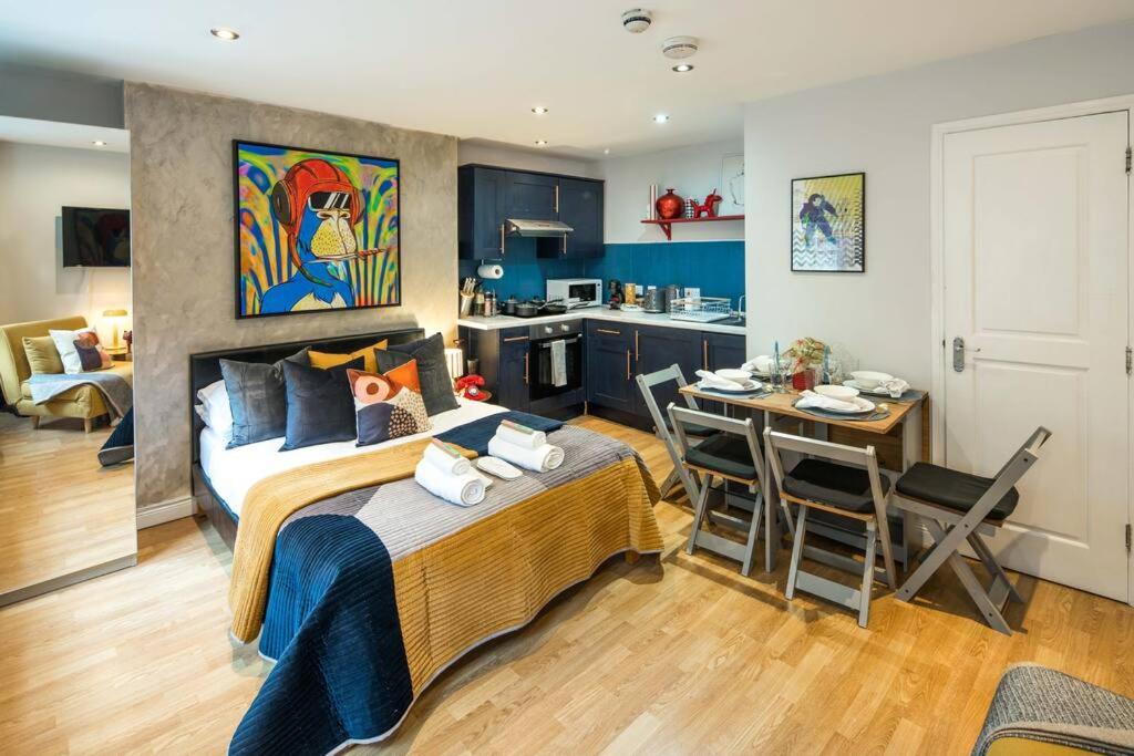5 min Walk To Madame Tussauds - 5 min walk to Baker Street - 5 min walk to Marylebone Railway Station - 5 min walk to Regent Park - Central London