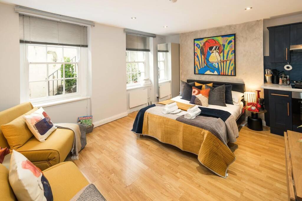 5 min Walk To Madame Tussauds - 5 min walk to Baker Street - 5 min walk to Marylebone Railway Station - 5 min walk to Regent Park - Central London