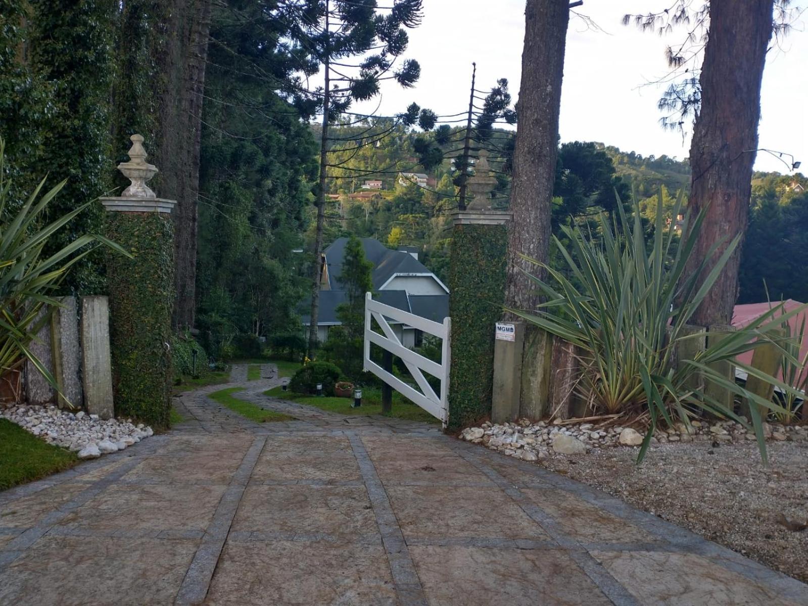 Casa dos Pinheiros Campos do Jordão