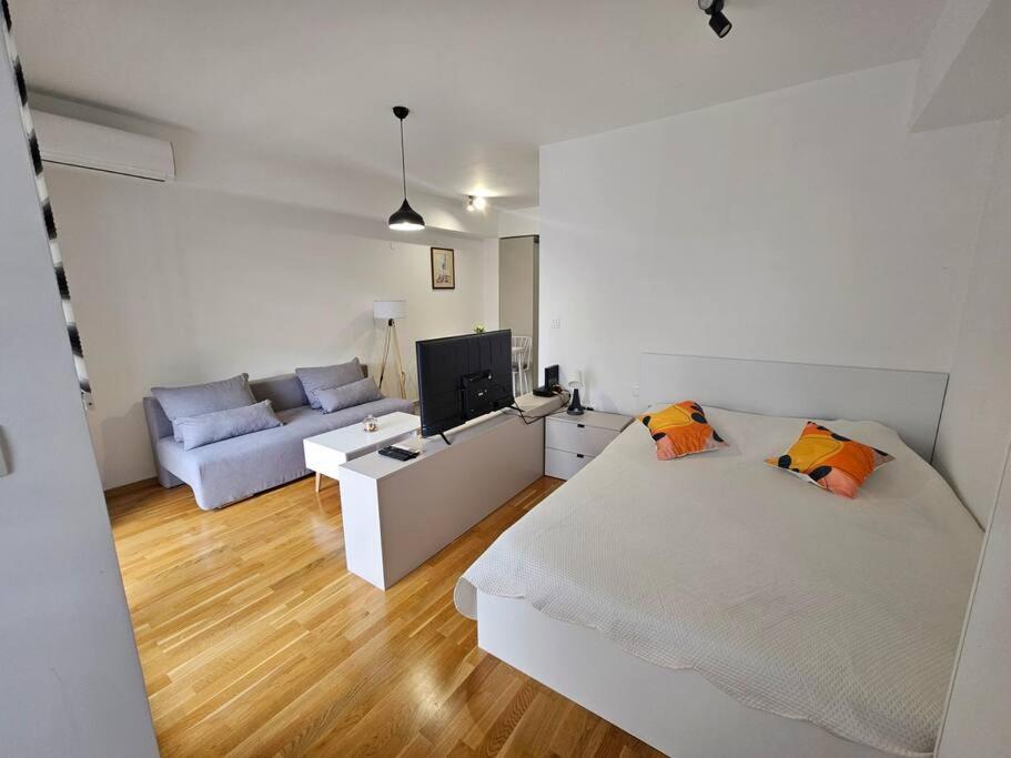Milo Apartment