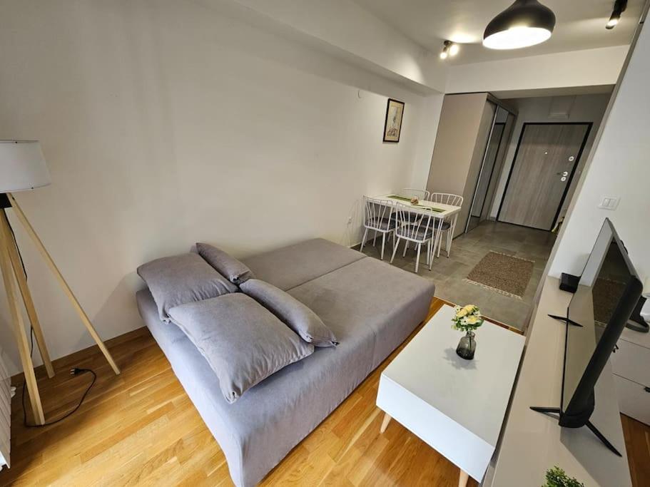 Milo Apartment