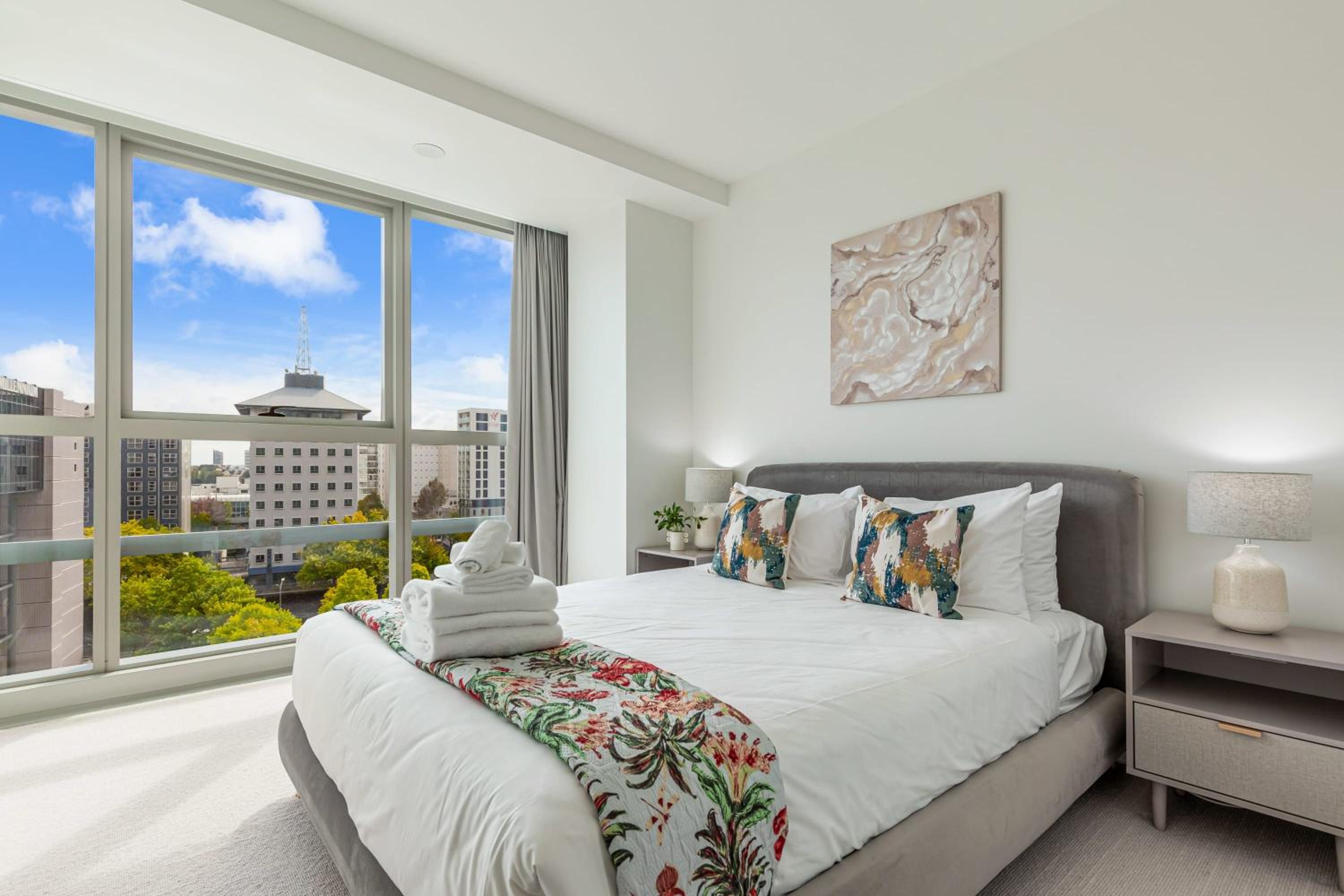 Brand New! Luxe 3BR In Aotea Square I Zodiak Stays view 4