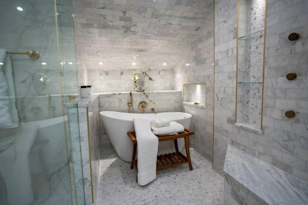 Luxury Townhome Minutes From DC view 3