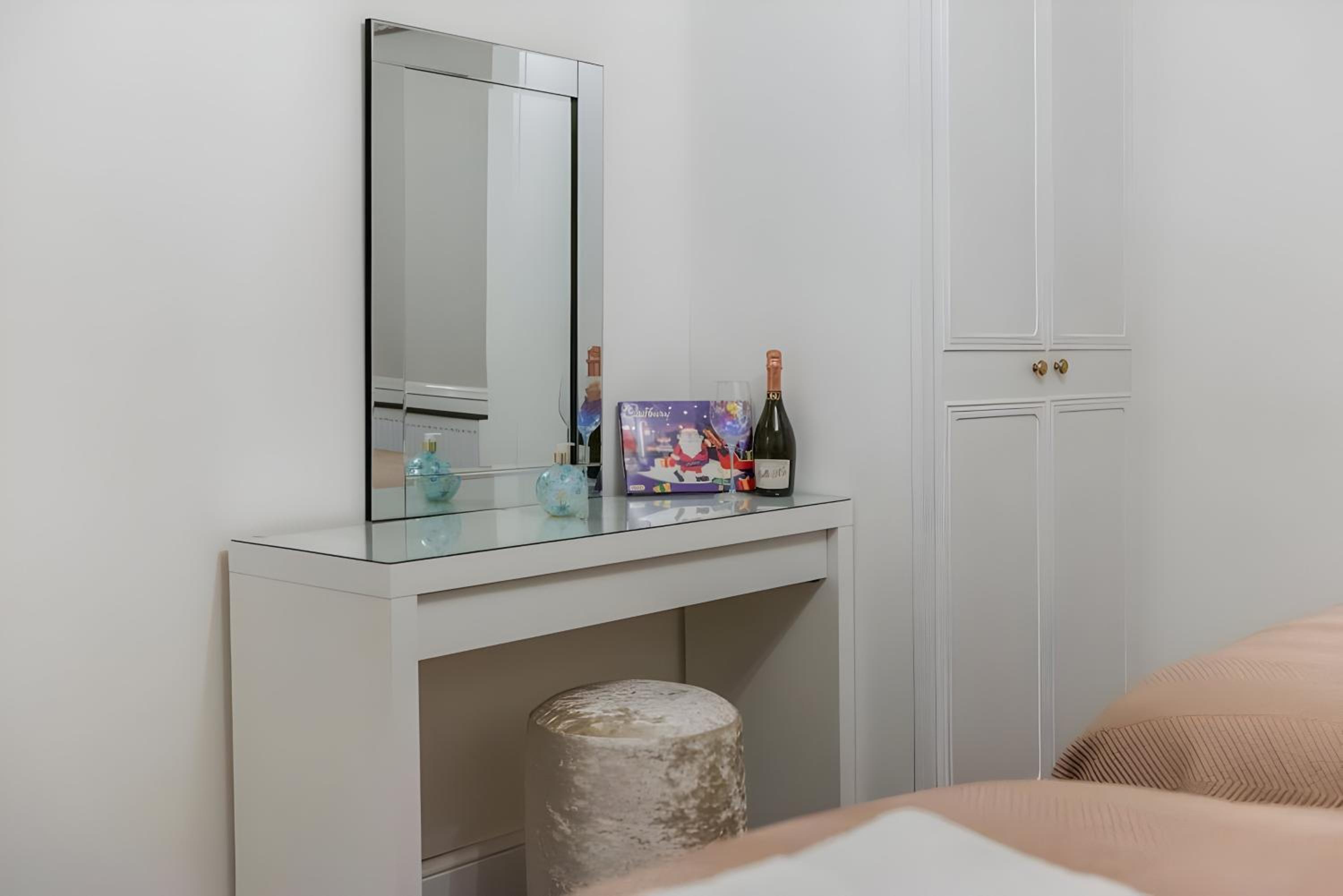 Harley Street Spectacular Suites with High Ceilings, High Luxury