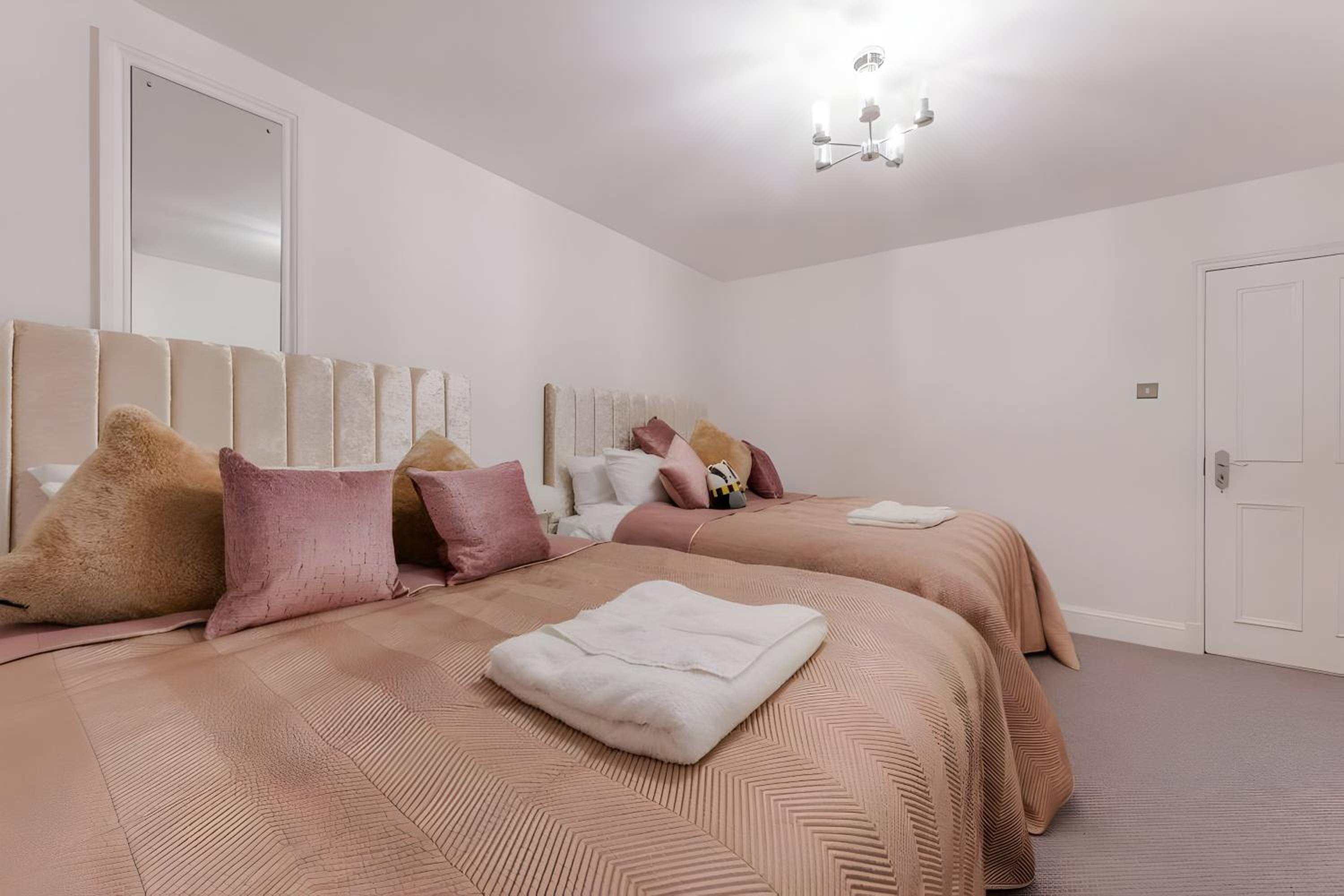 Harley Street Spectacular Suites with High Ceilings, High Luxury