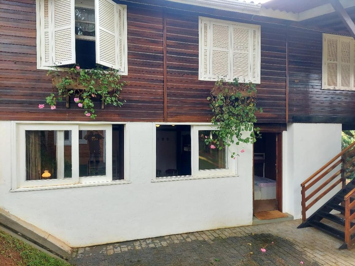 Casa dos Pinheiros Campos do Jordão