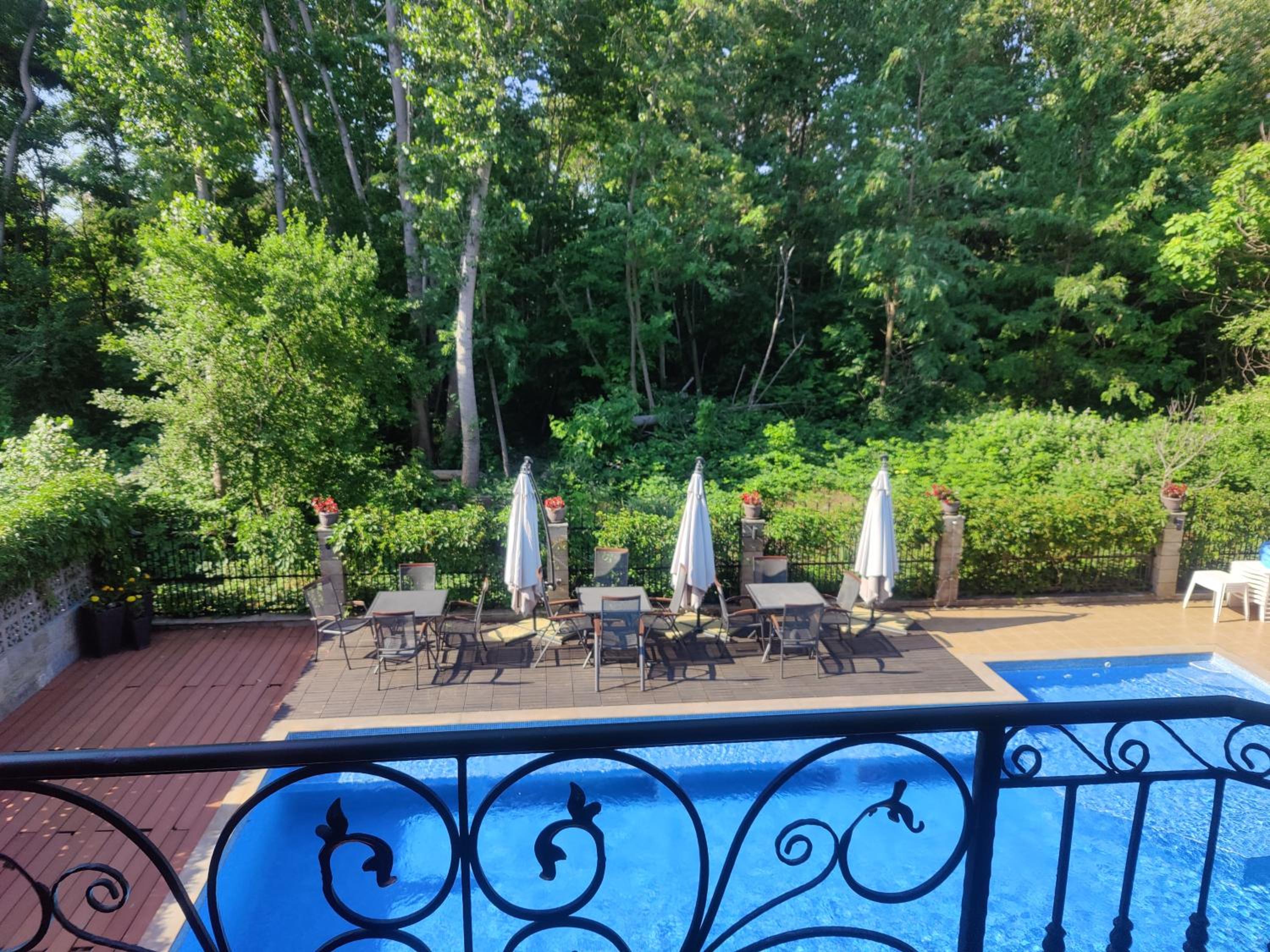 Park and pool Studio Apostolovi view 5