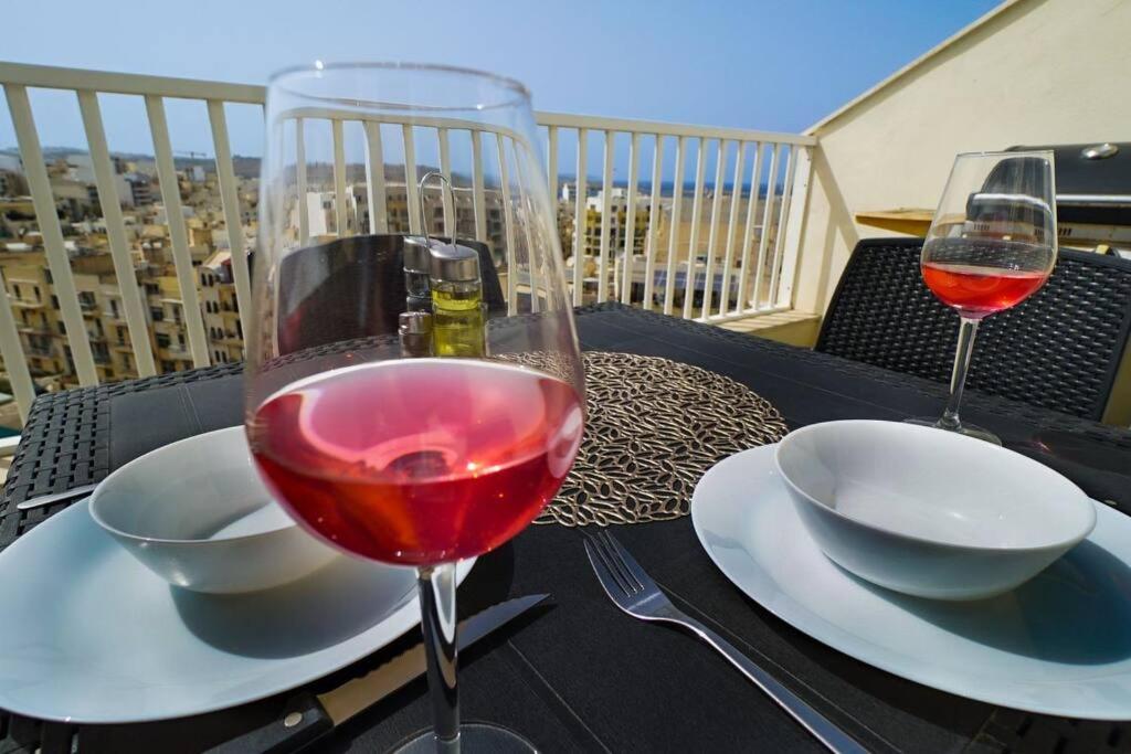 Spacious & Quietly Located 2BD Penthouse with Large Terrace & Distant Sea Views photo 4