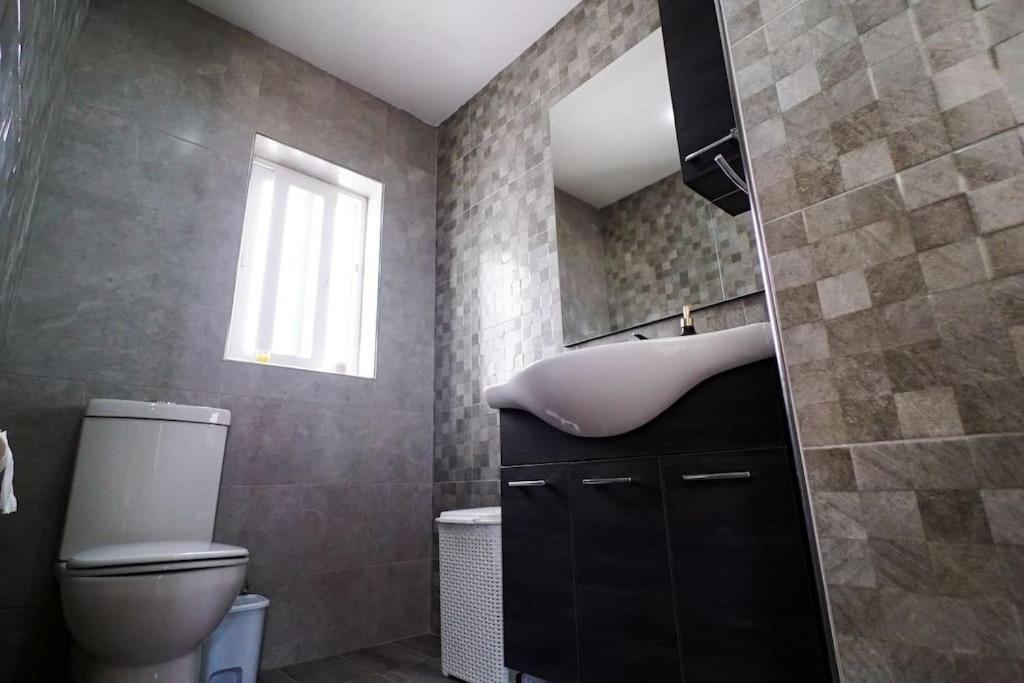 Spacious & Quietly Located 2BD Penthouse with Large Terrace & Distant Sea Views photo 5