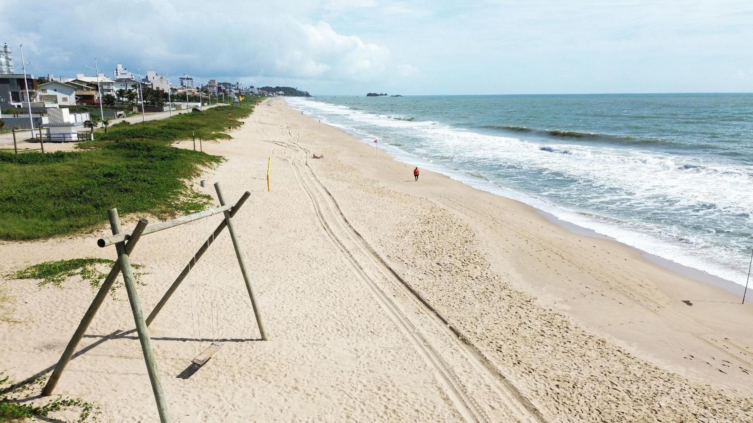 50m da praia do Itacolomi - Edificio Manuela