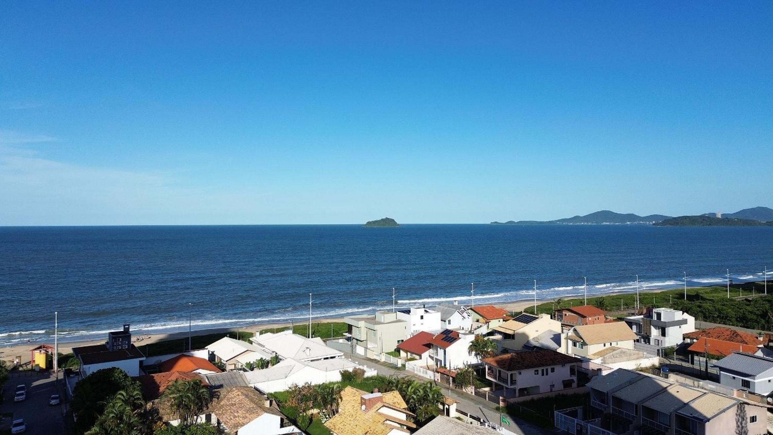 50m da praia do Itacolomi - Edificio Manuela