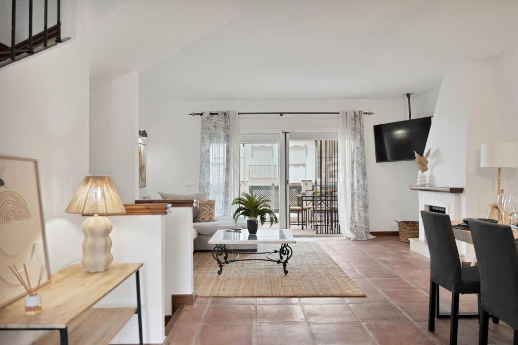 Adosado con solarium y piscina en Marbella Este - VISTAMAR 16 view 4
