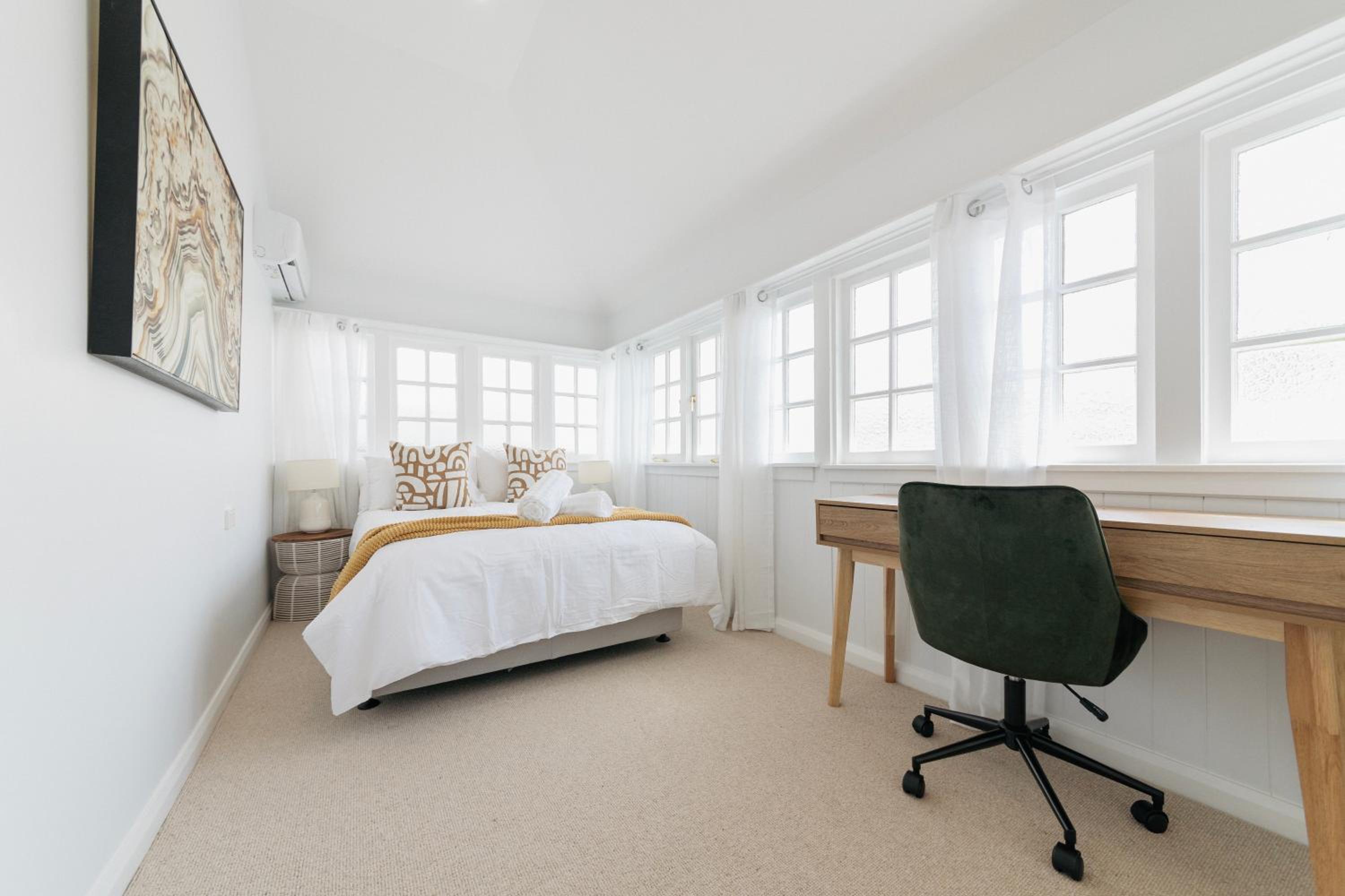 Urban Getaway Bardon Luxe 3 bed 2 bath and pool