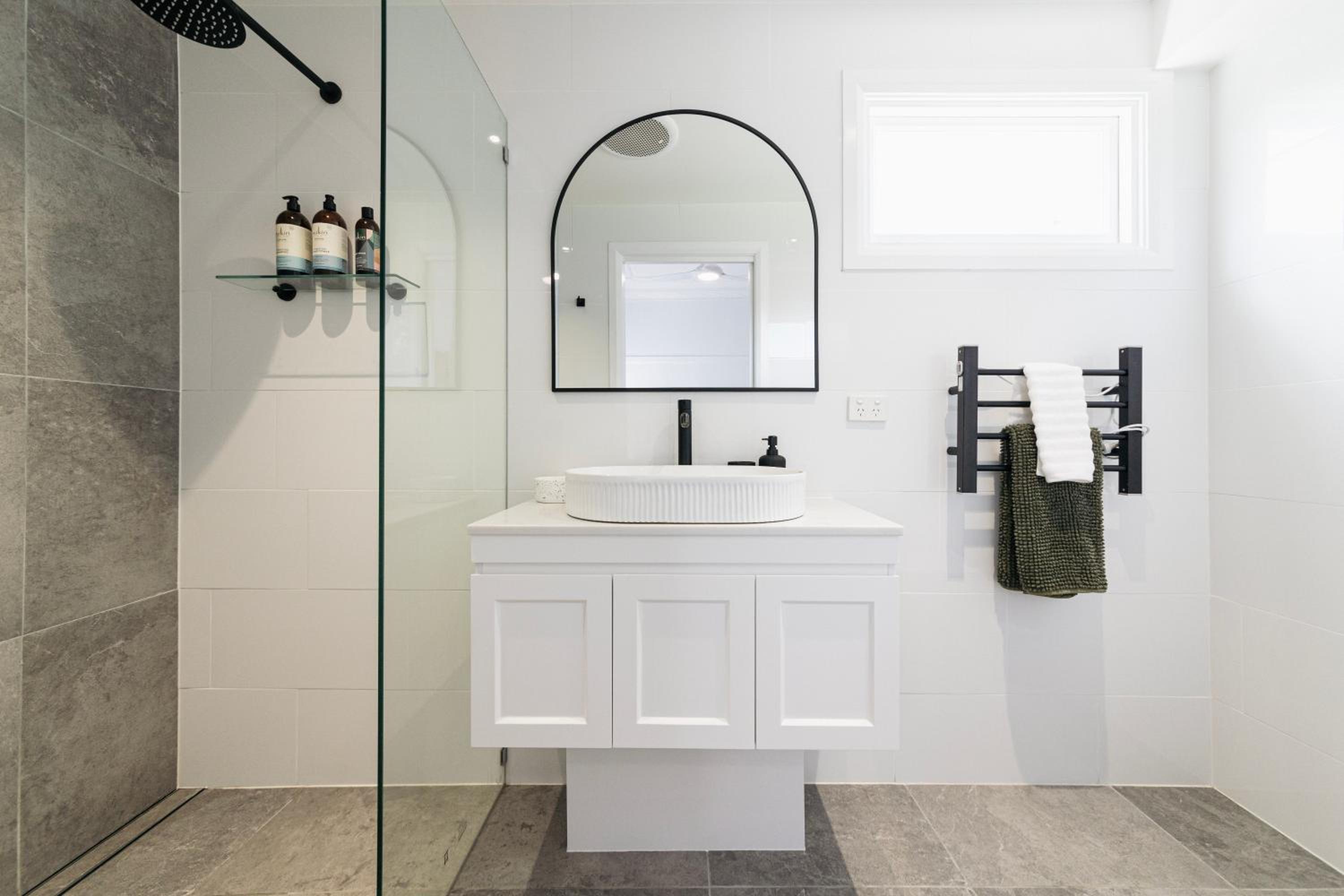Urban Getaway Bardon Luxe 3 bed 2 bath and pool