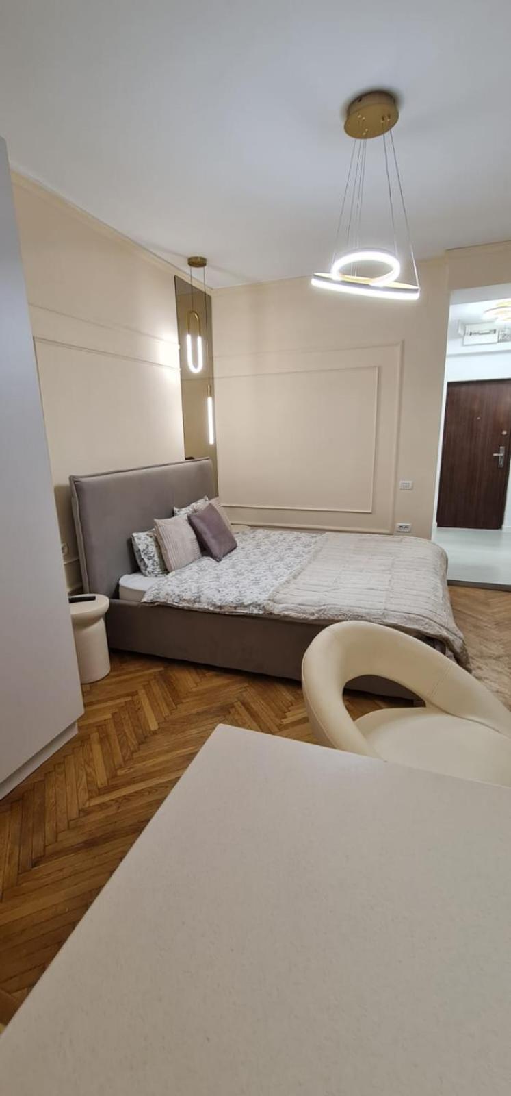Nomad InstaStudio Near Bucharest Old Town