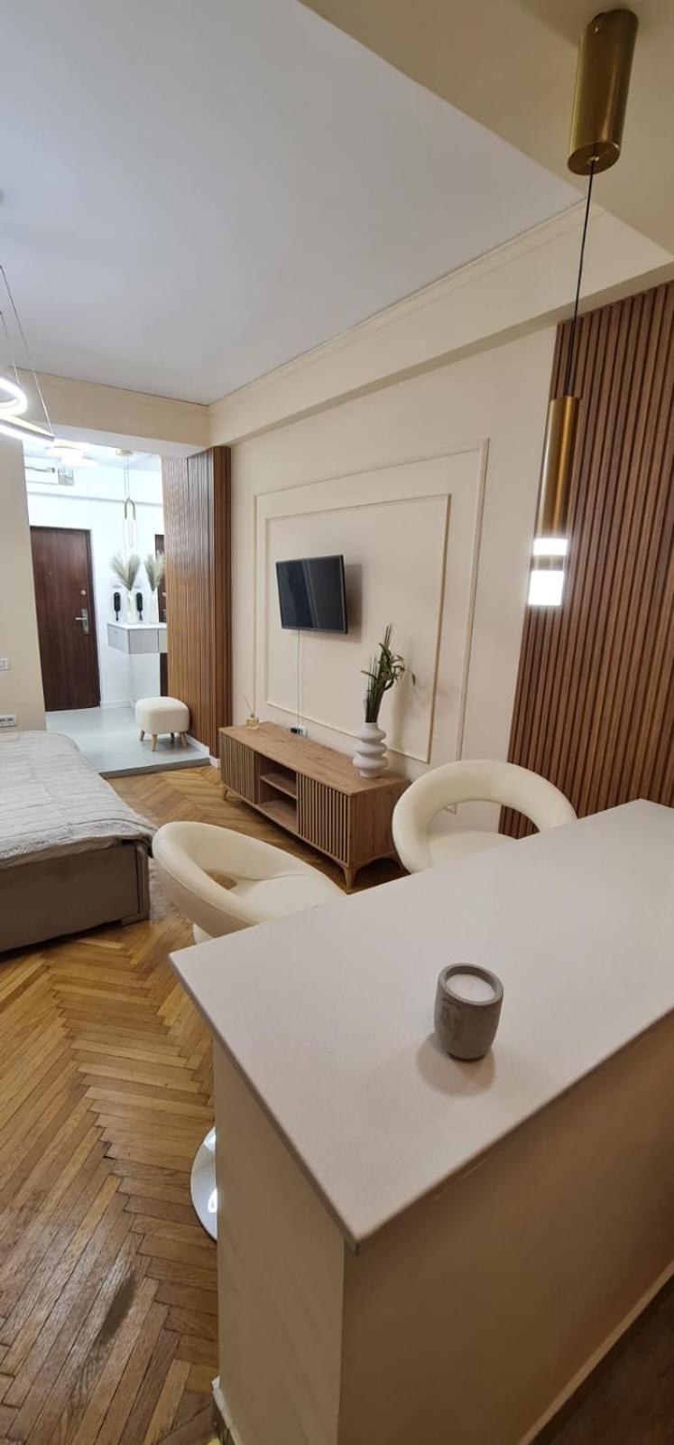 Nomad InstaStudio Near Bucharest Old Town