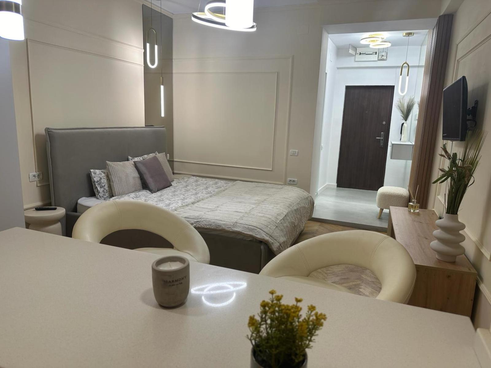 Nomad InstaStudio Near Bucharest Old Town