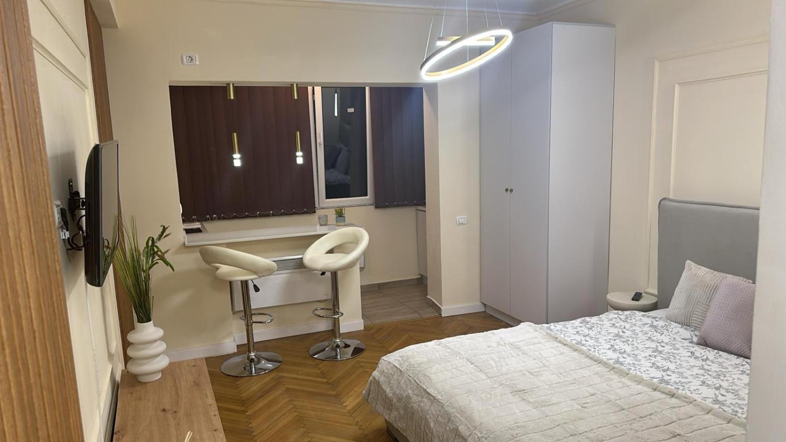 Nomad InstaStudio Near Bucharest Old Town