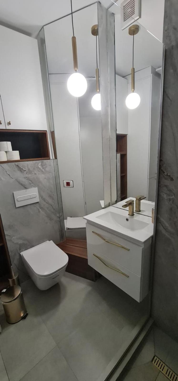 Nomad InstaStudio Near Bucharest Old Town
