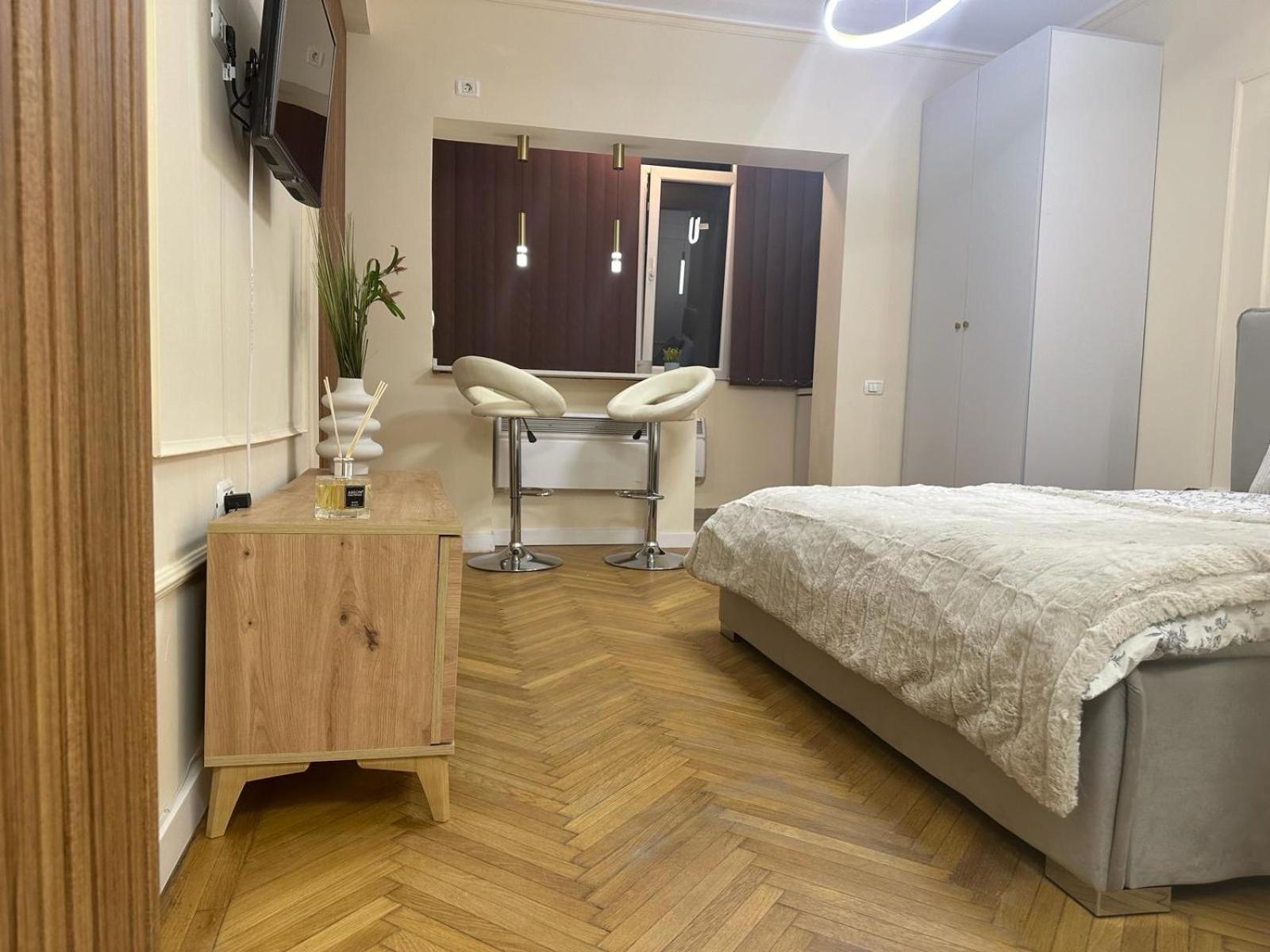 Nomad InstaStudio Near Bucharest Old Town