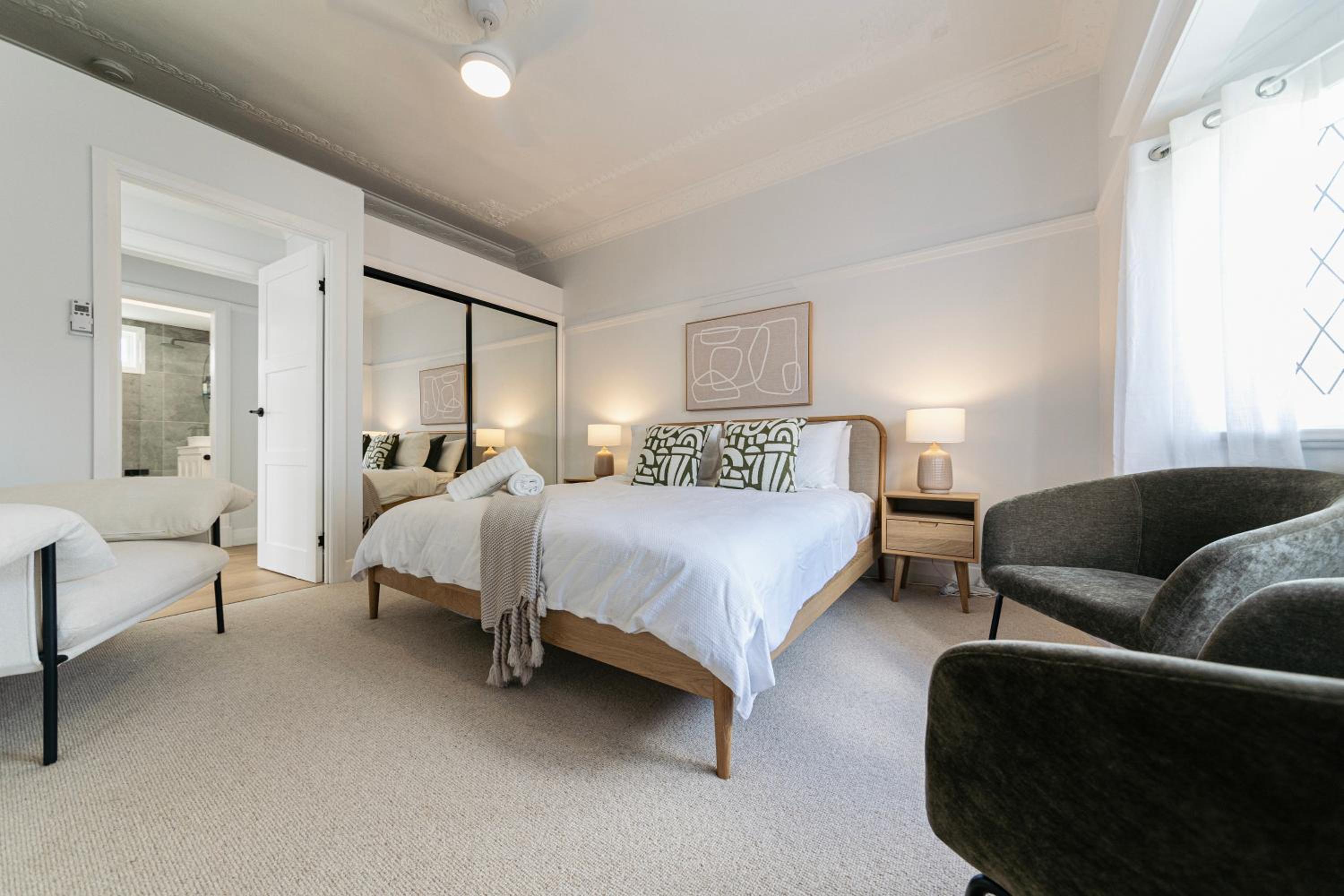 Urban Getaway Bardon Luxe 3 bed 2 bath and pool