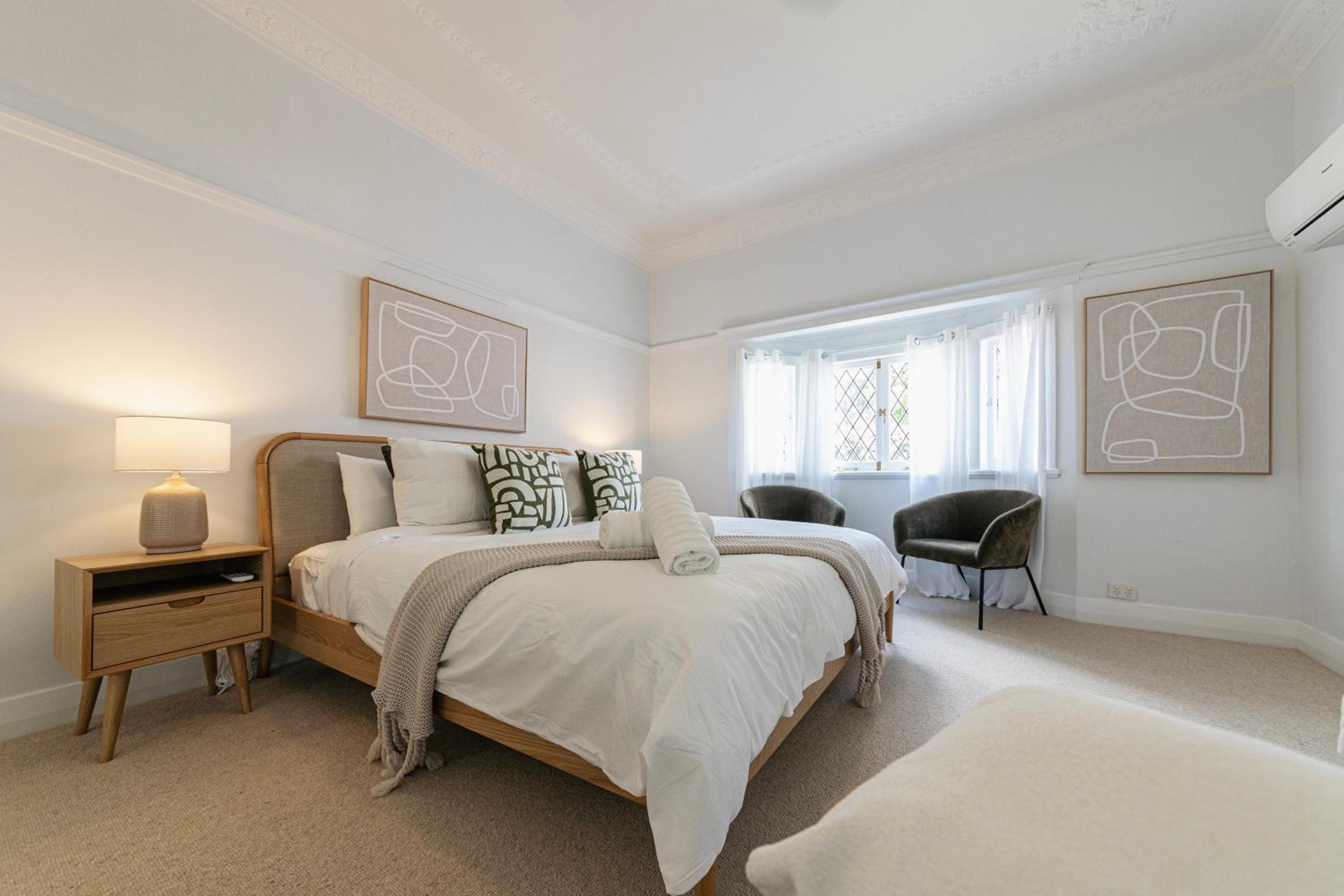 Urban Getaway Bardon Luxe 3 bed 2 bath and pool