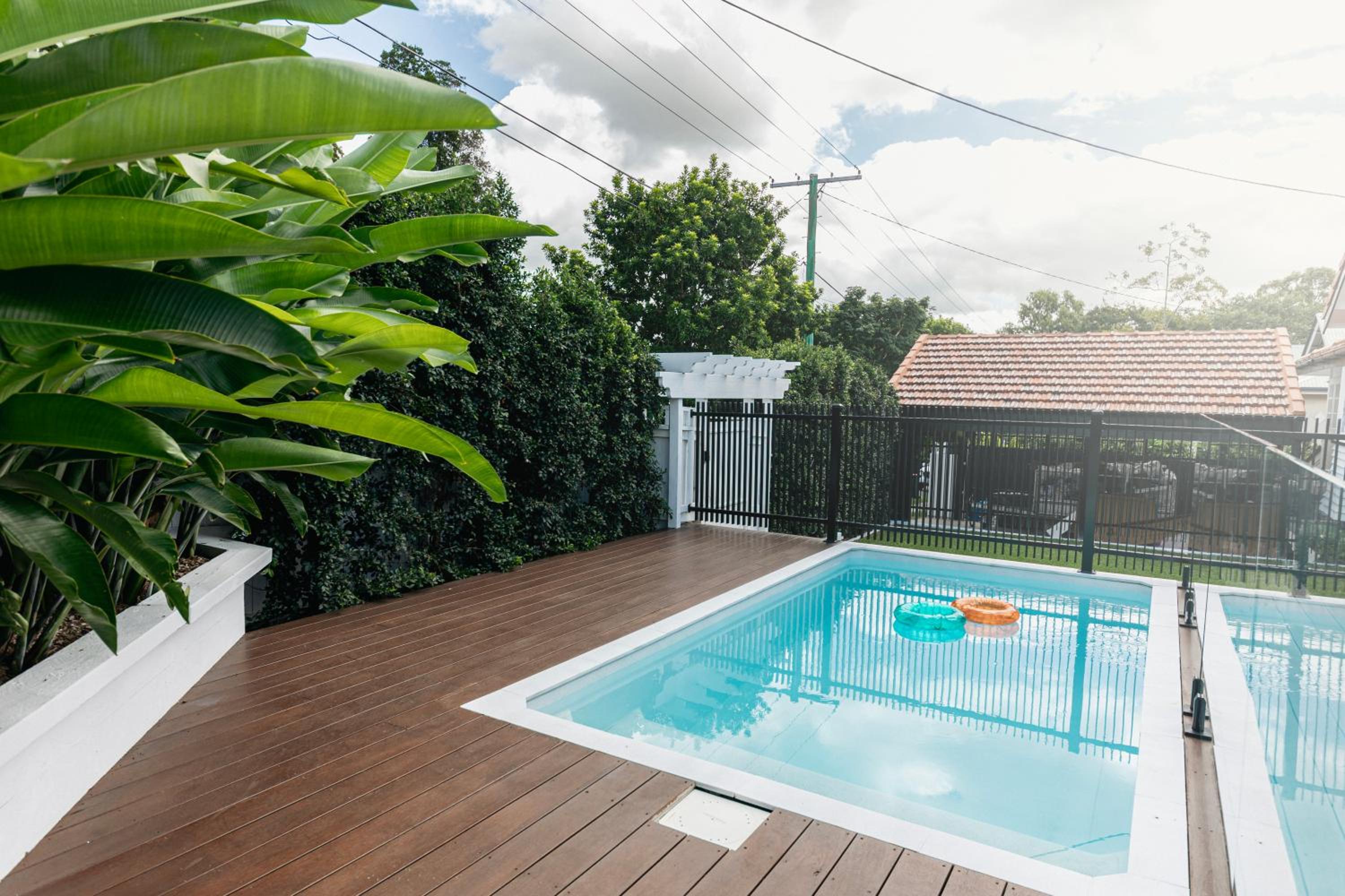 Urban Getaway Bardon Luxe 3 bed 2 bath and pool