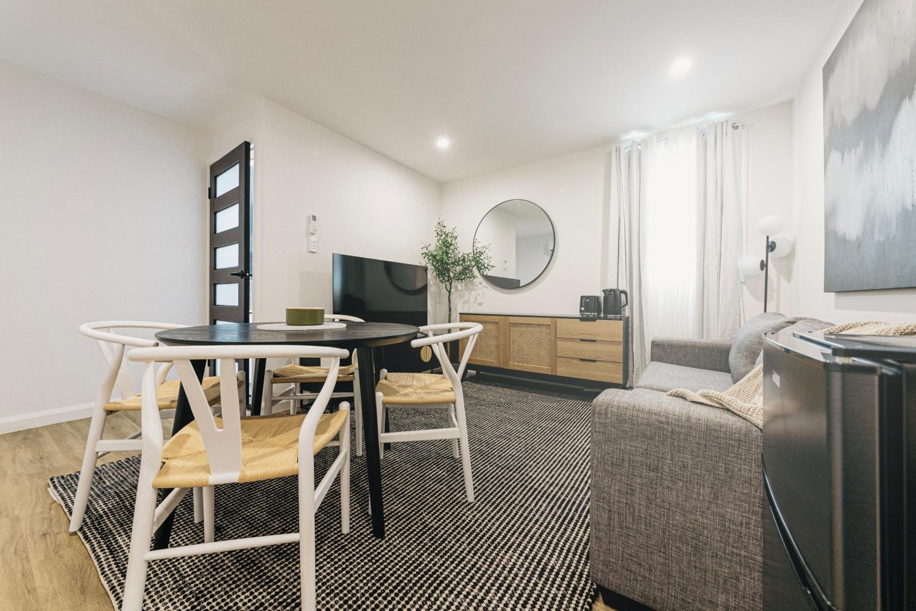 Urban Getaway Bardon Luxe 3 bed 2 bath and pool