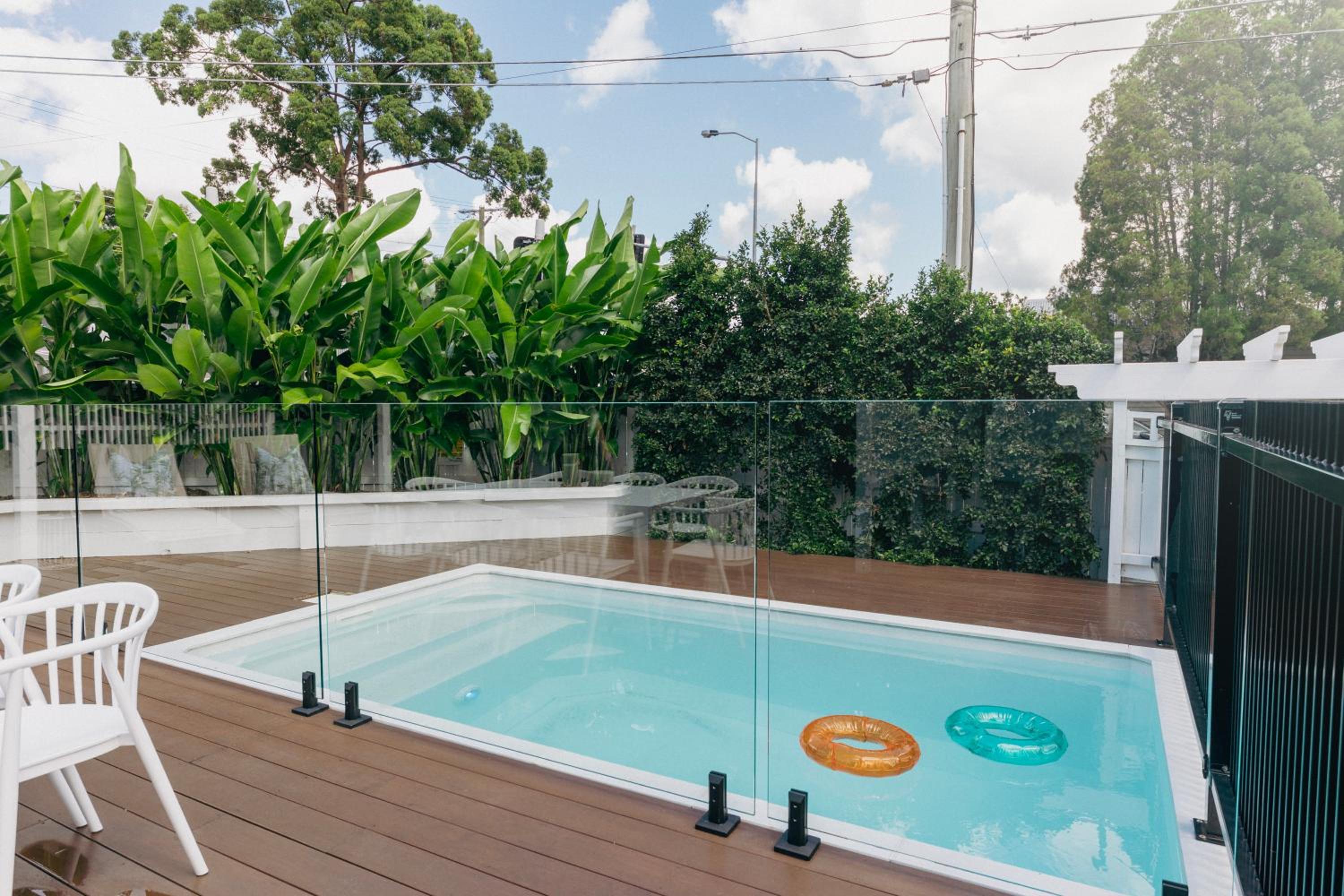 Urban Getaway Bardon Luxe 3 bed 2 bath and pool