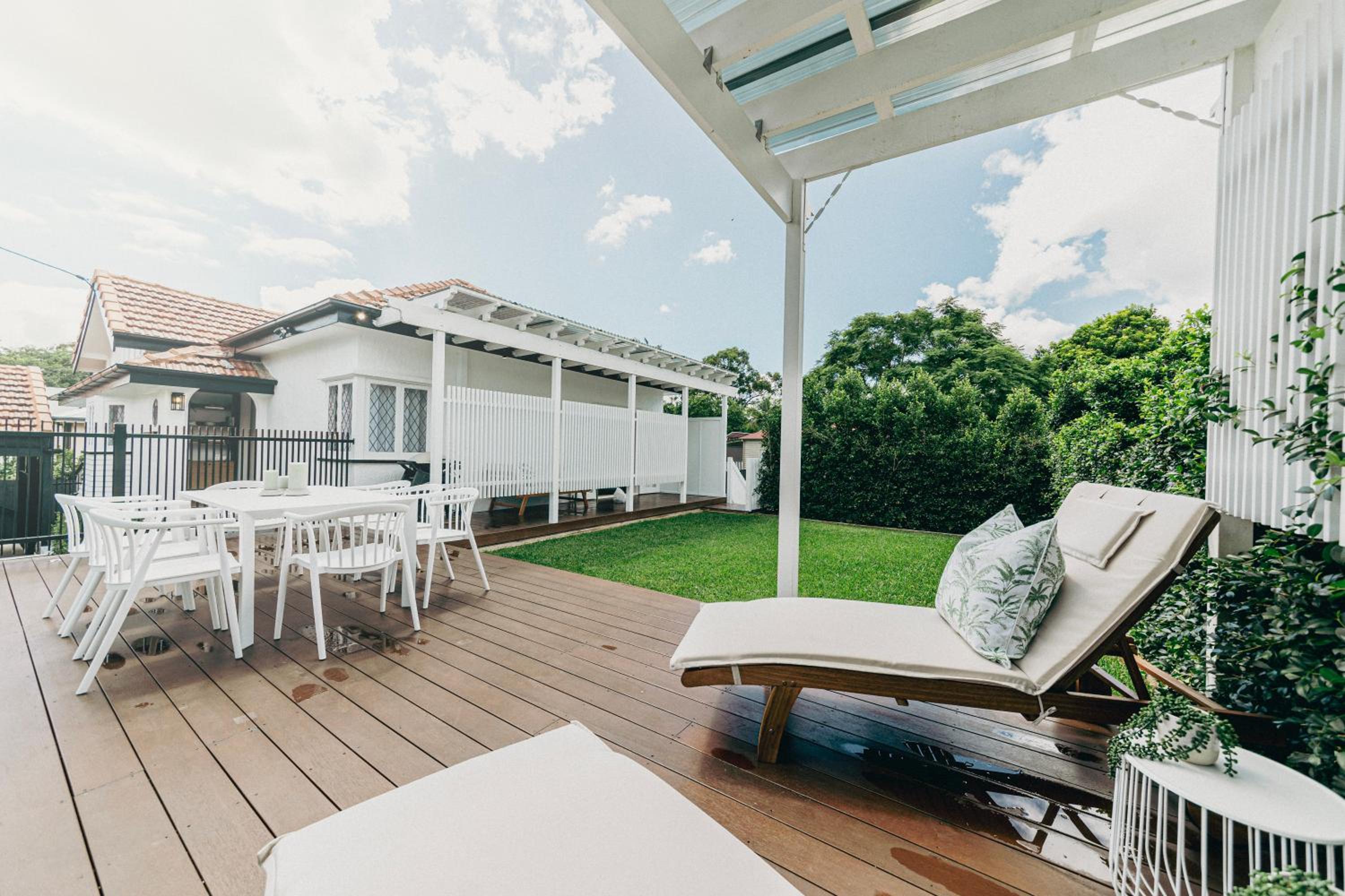 Urban Getaway Bardon Luxe 3 bed 2 bath and pool