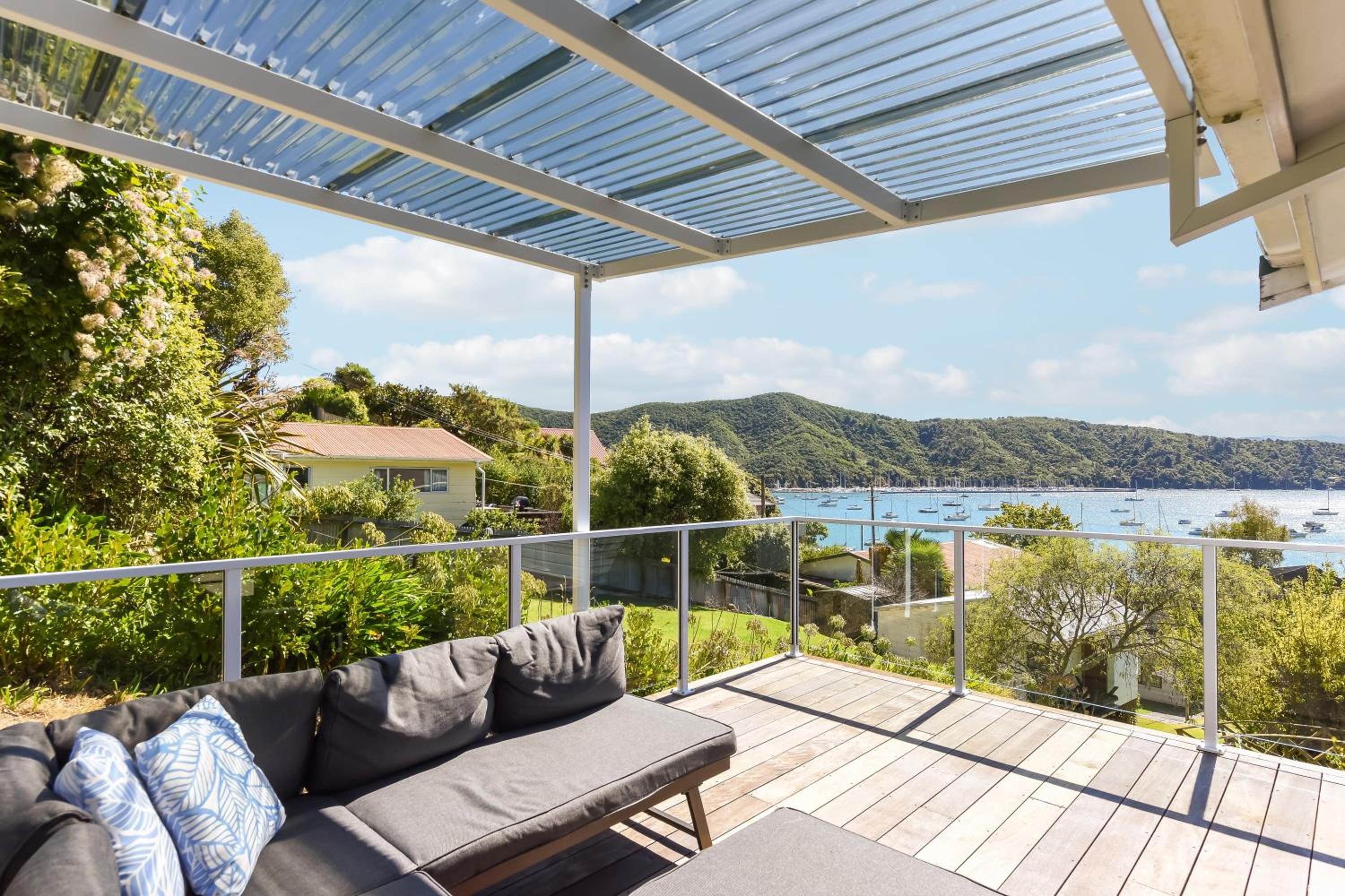 Finlay Waterfront - Waikawa Holiday Home view 2