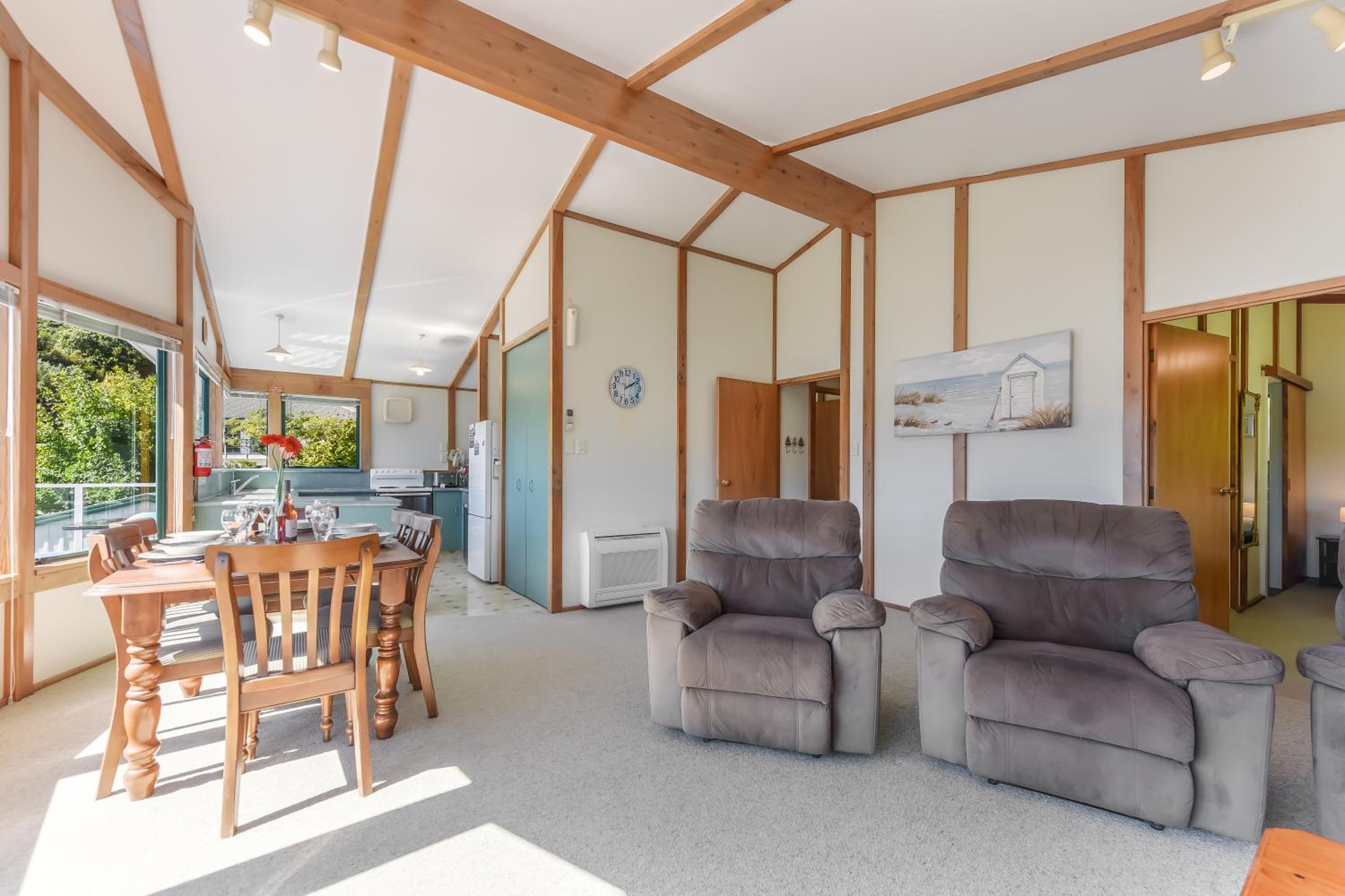 Finlay Waterfront - Waikawa Holiday Home view 4