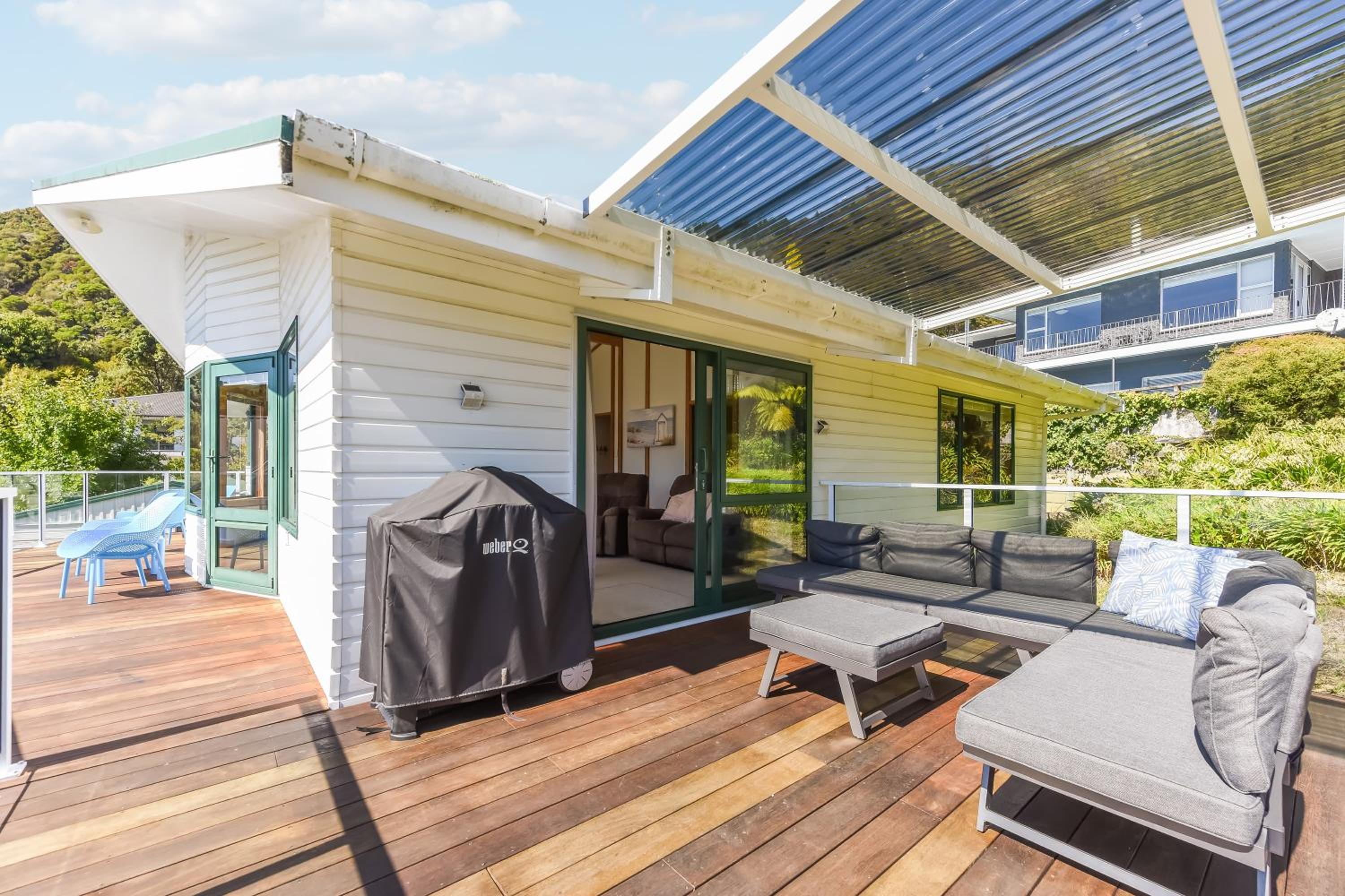 Finlay Waterfront - Waikawa Holiday Home view 3