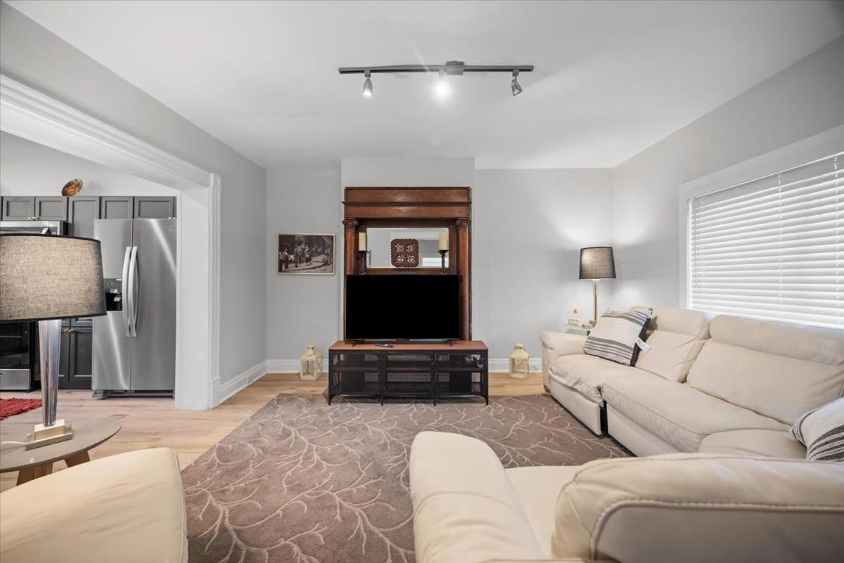 Classic Pittsburgh 4 Square - Easy Access to Town and Airport view 3