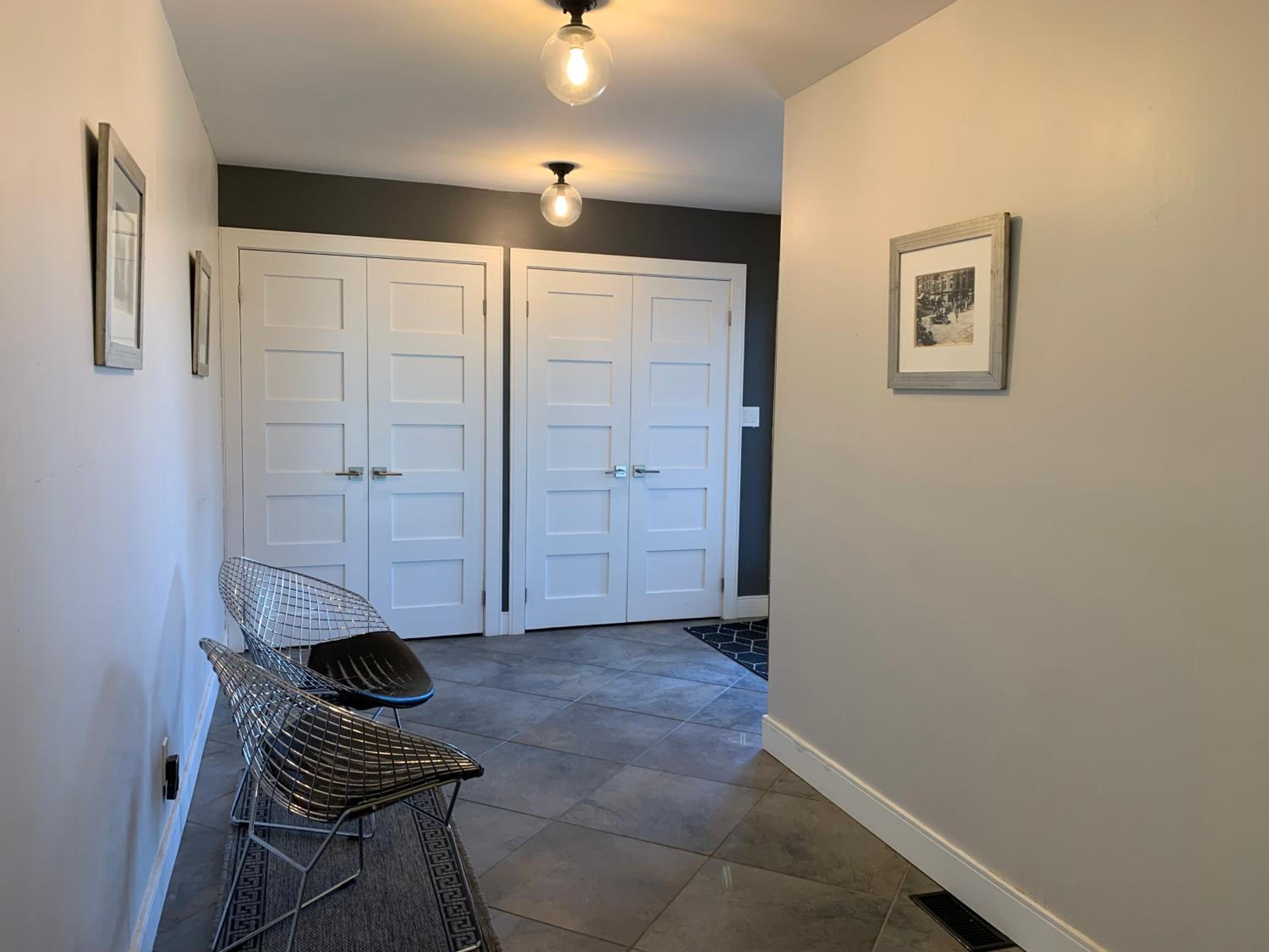 Family Home with Indoor Pool and Close Proximity to Blue Mountain
