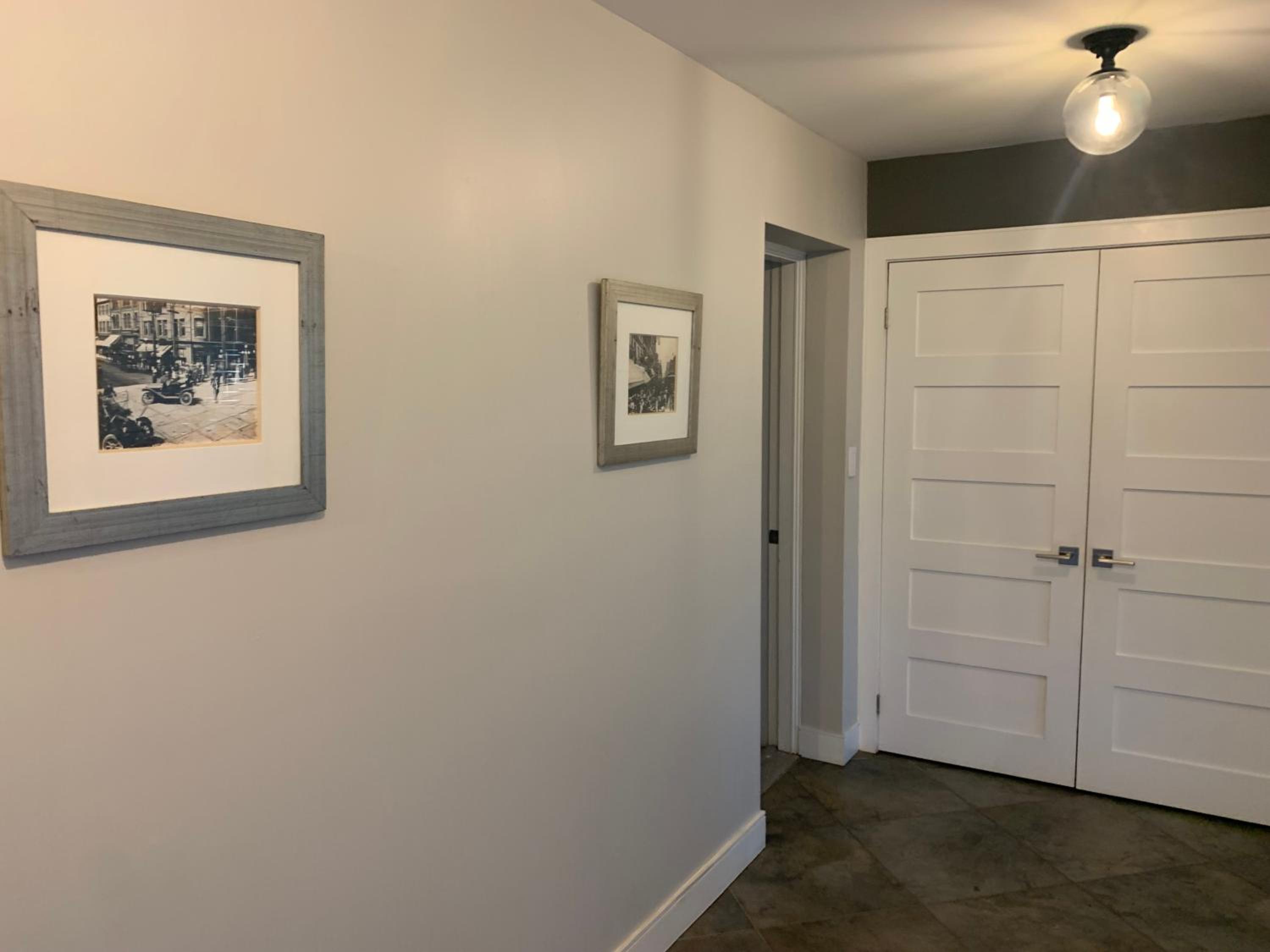 Family Home with Indoor Pool and Close Proximity to Blue Mountain