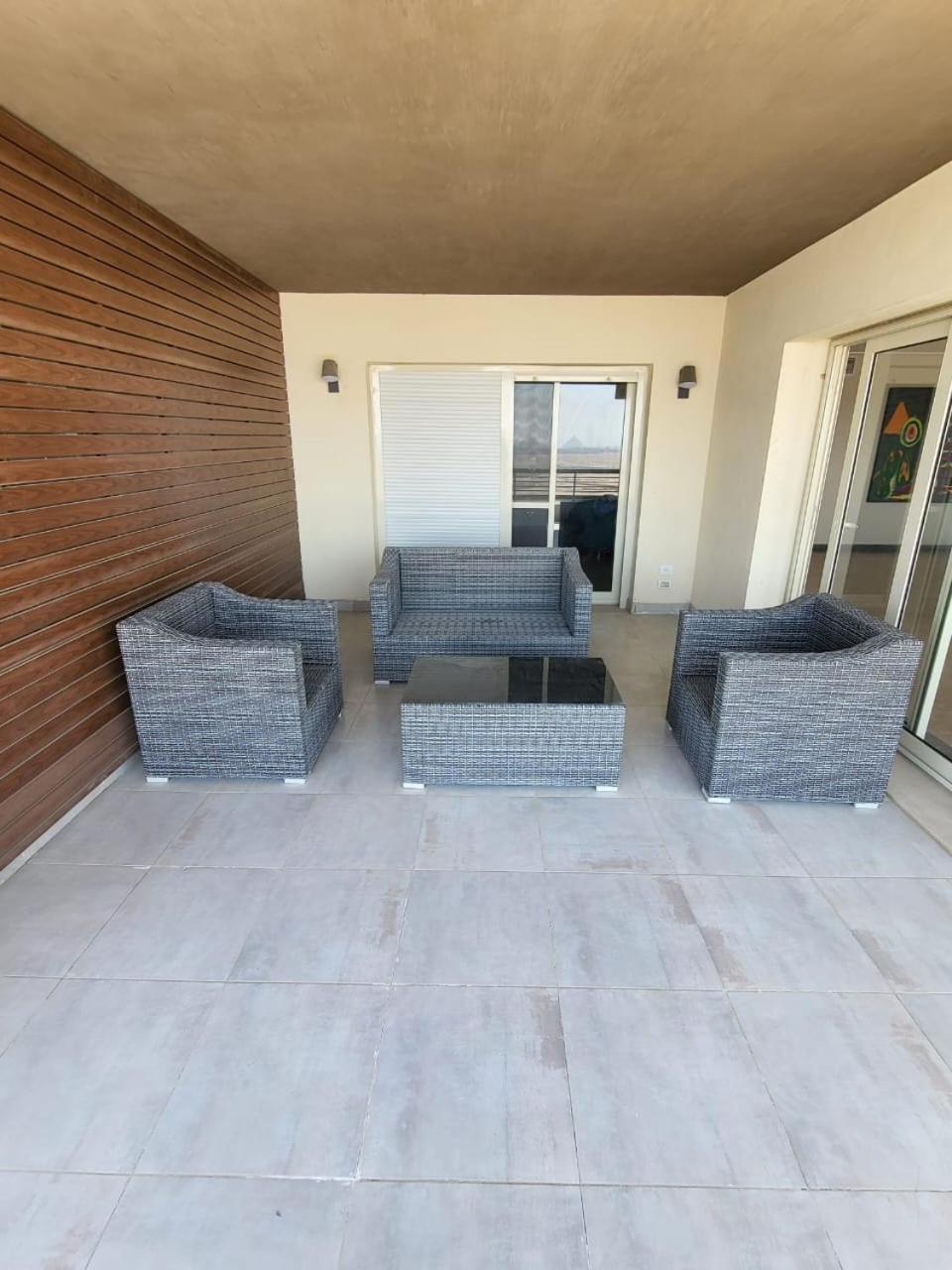 5 Stars Classy Spacious Appartmnet with Dircet view of Giza Pyramids