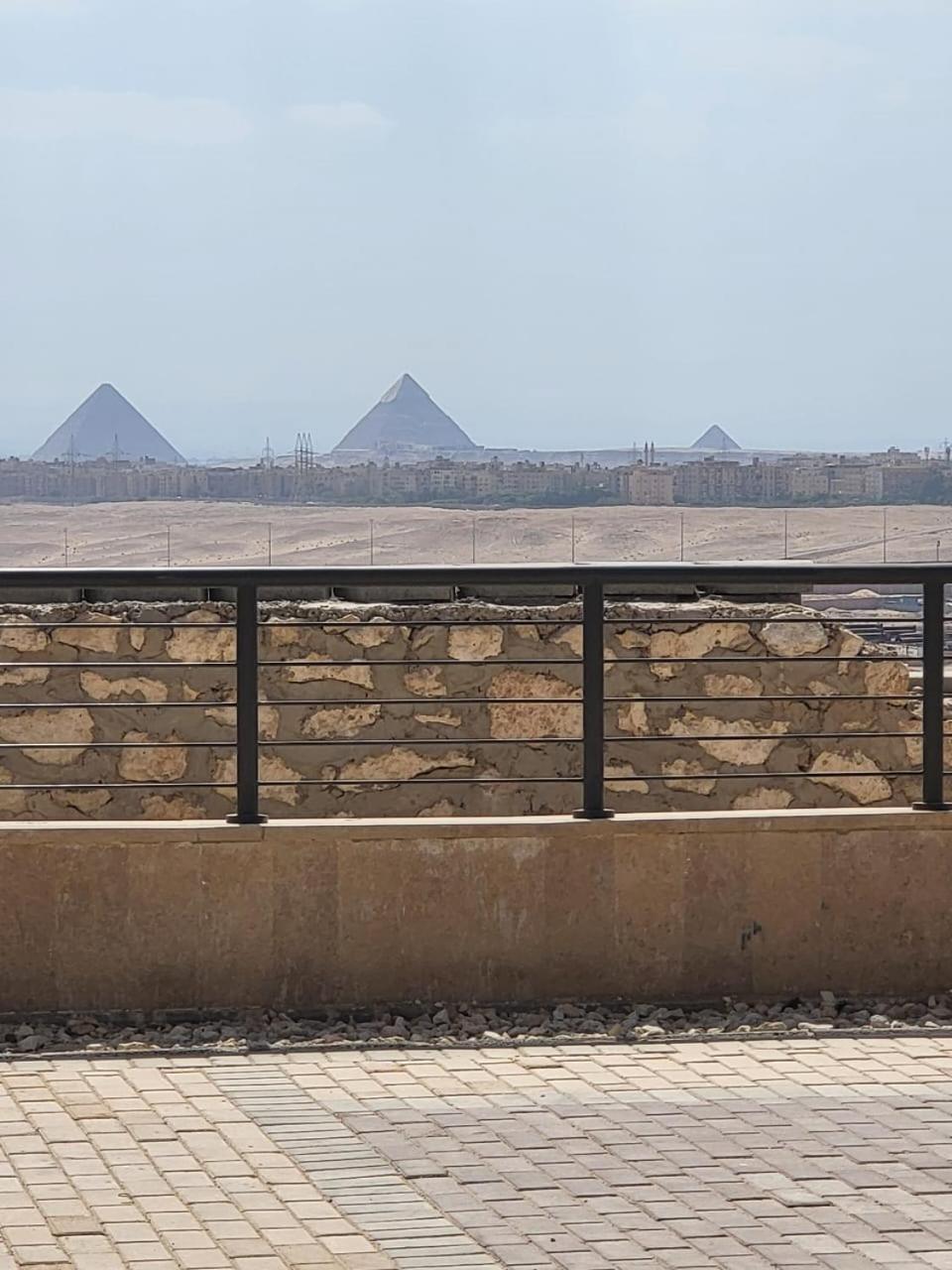 5 Stars Classy Spacious Appartmnet with Dircet view of Giza Pyramids