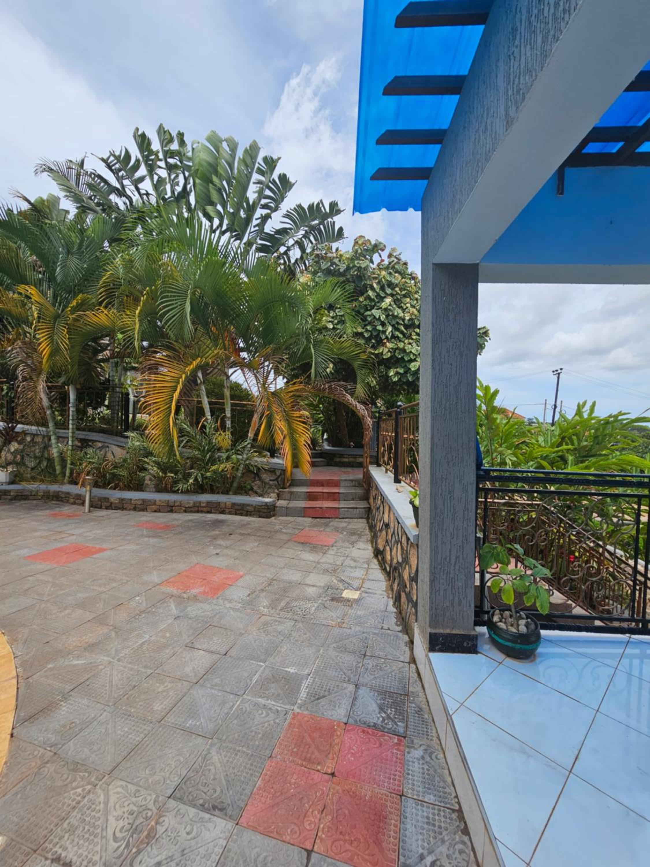 HILLS APARTMENTS
