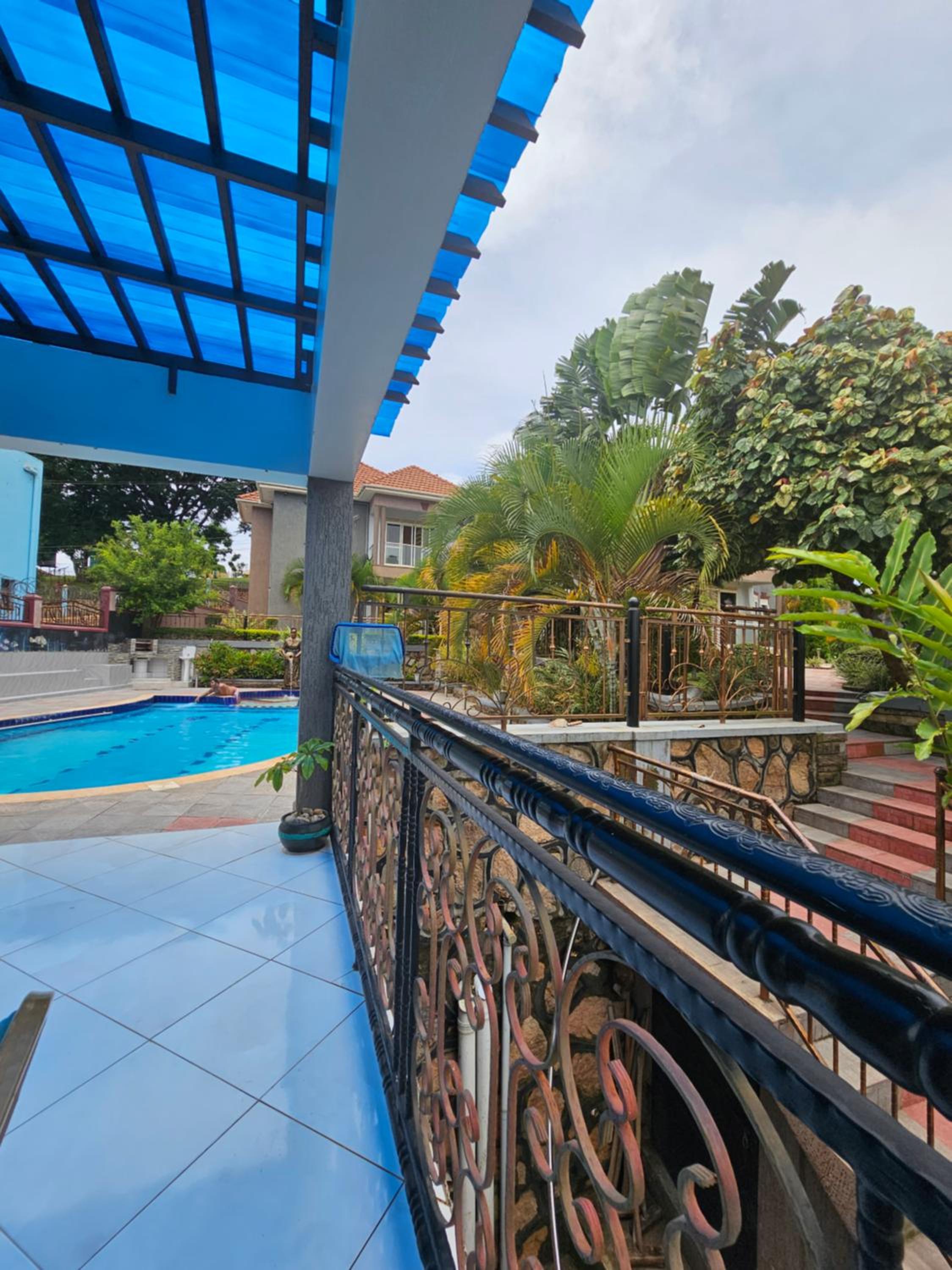 HILLS APARTMENTS