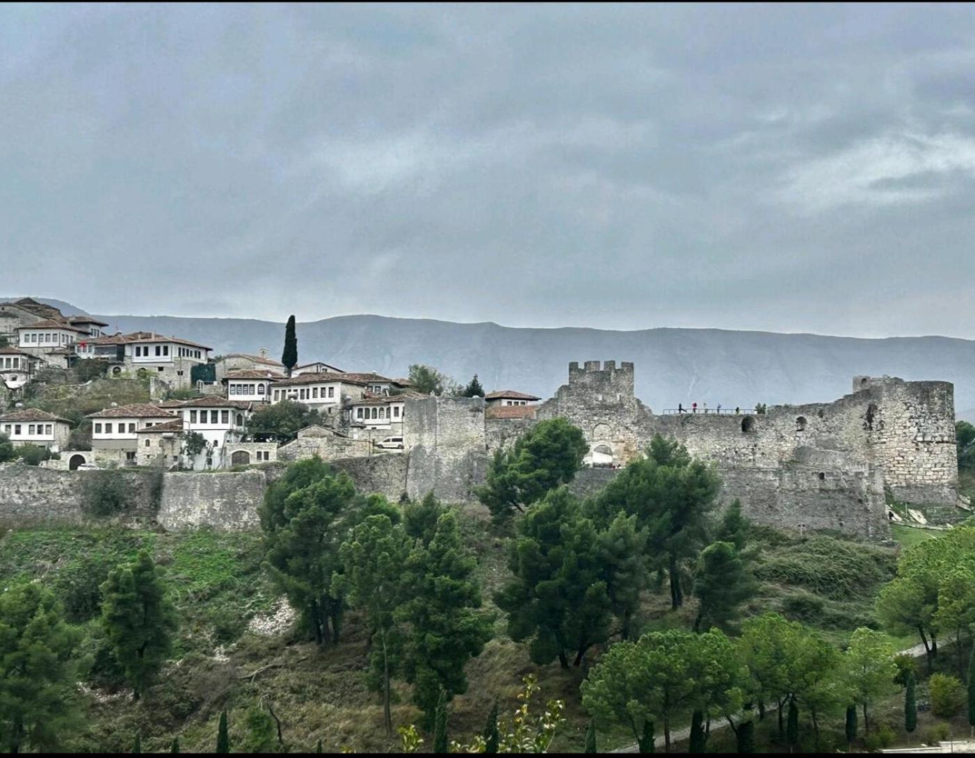 Meti&Lika Castle view