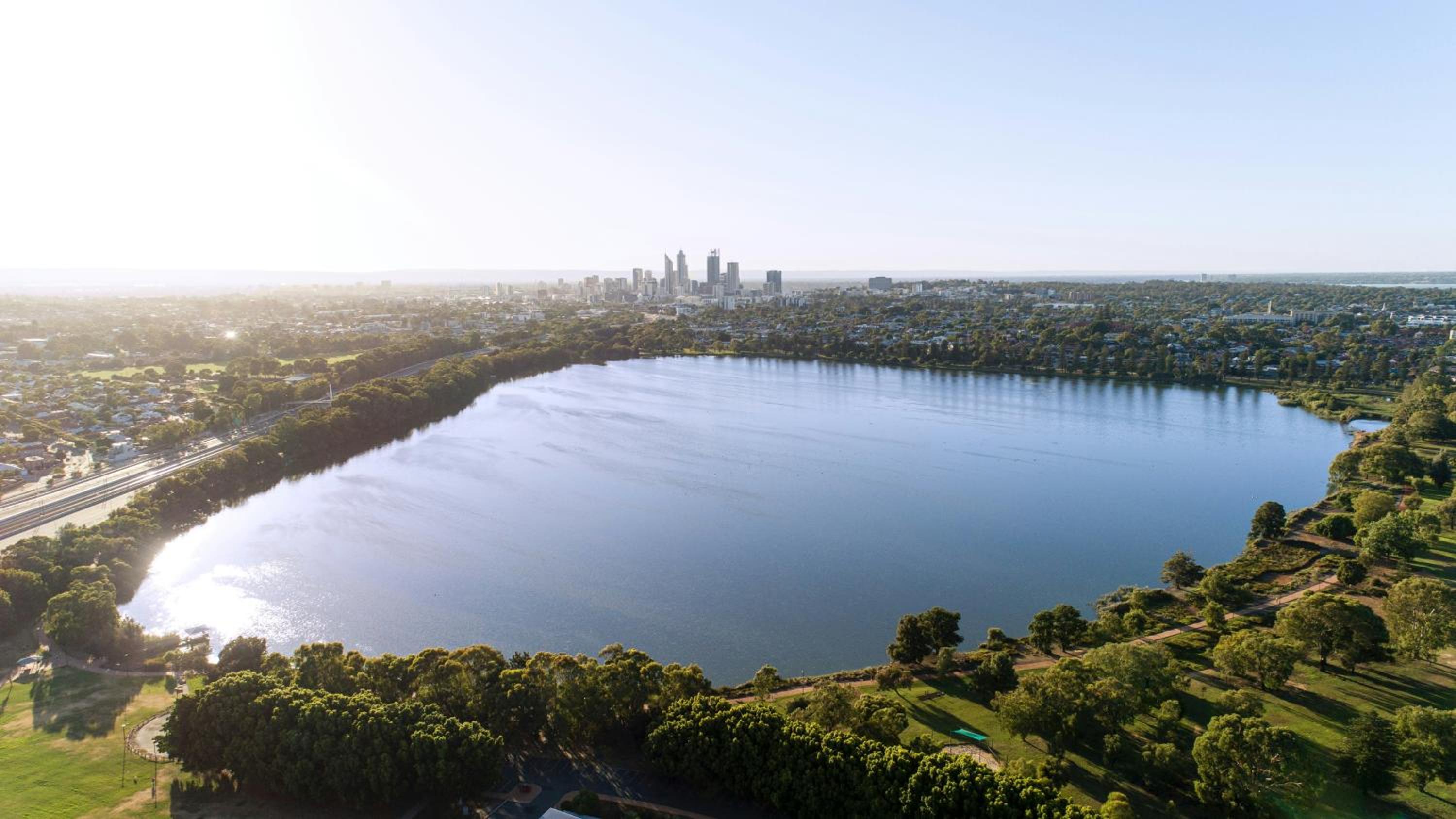 59 Lakeside Luxury Views 2br 2baparking