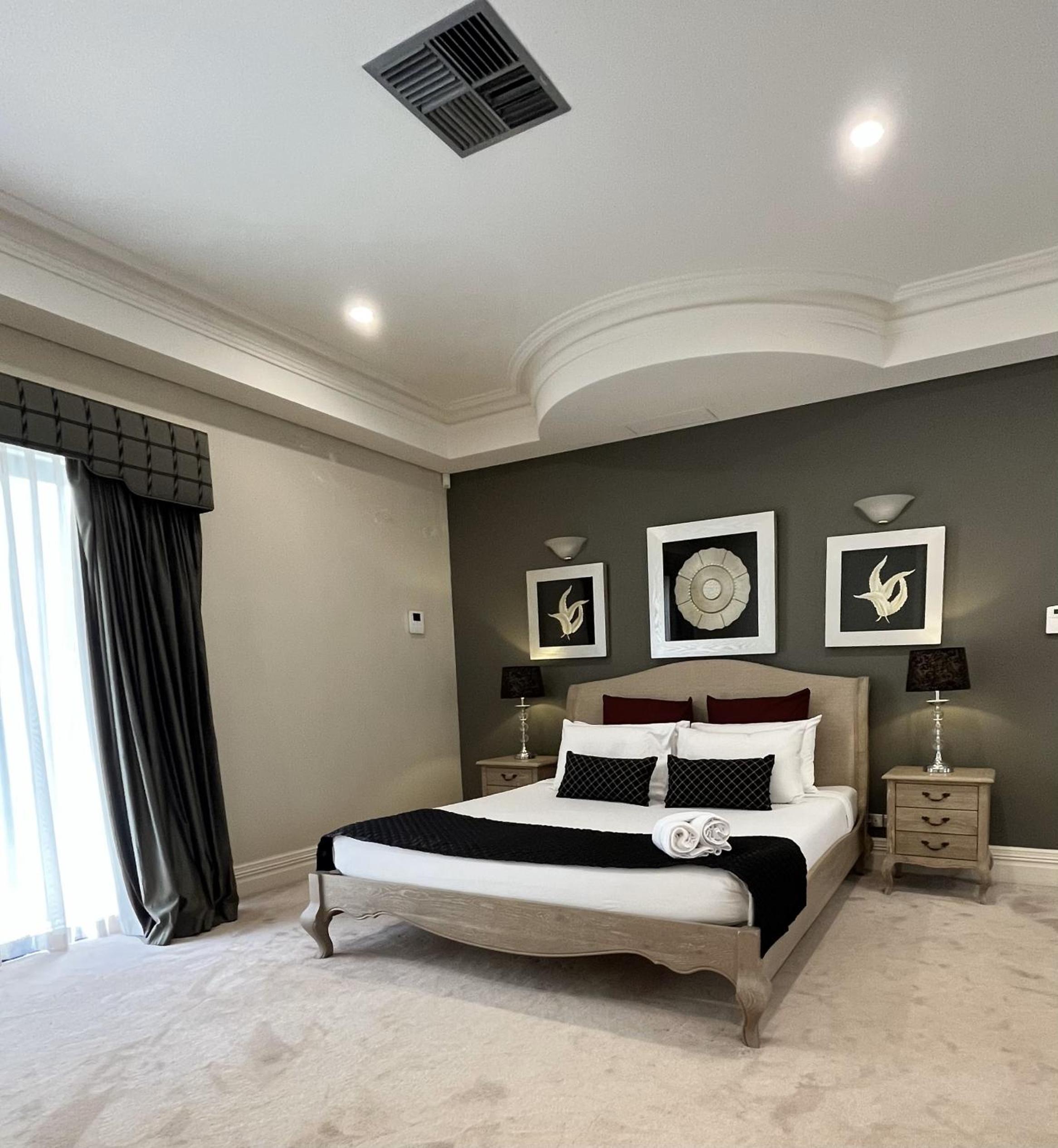 59 Lakeside Luxury Views 2br 2baparking