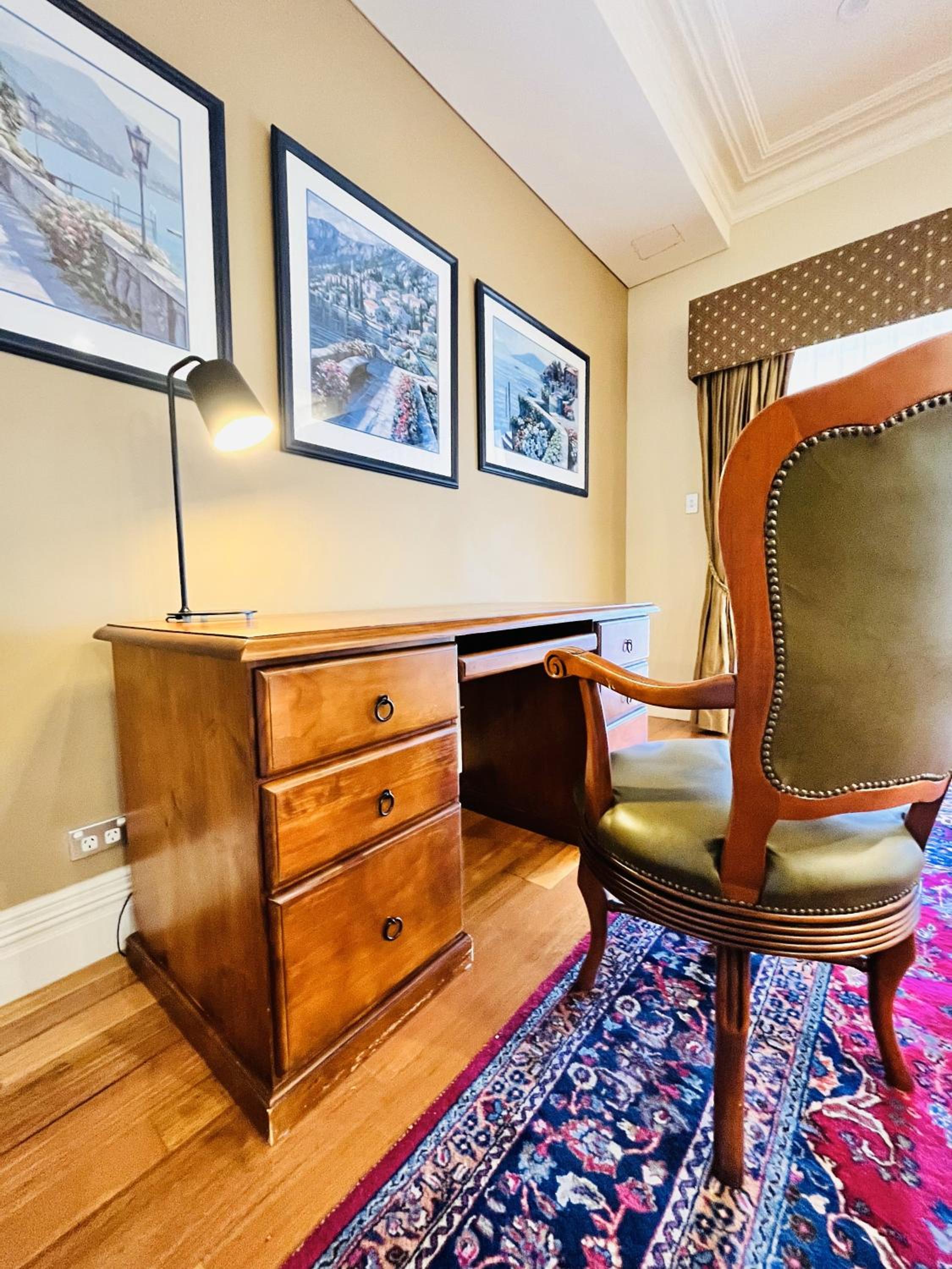59 Lakeside Luxury Views 2br 2baparking