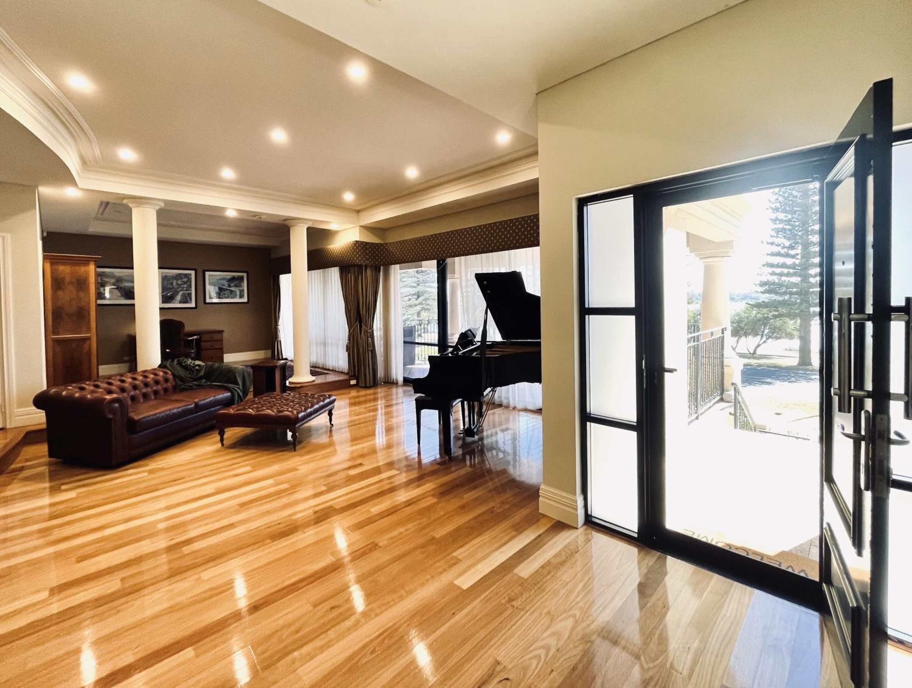 59 Lakeside Luxury Views 2br 2baparking