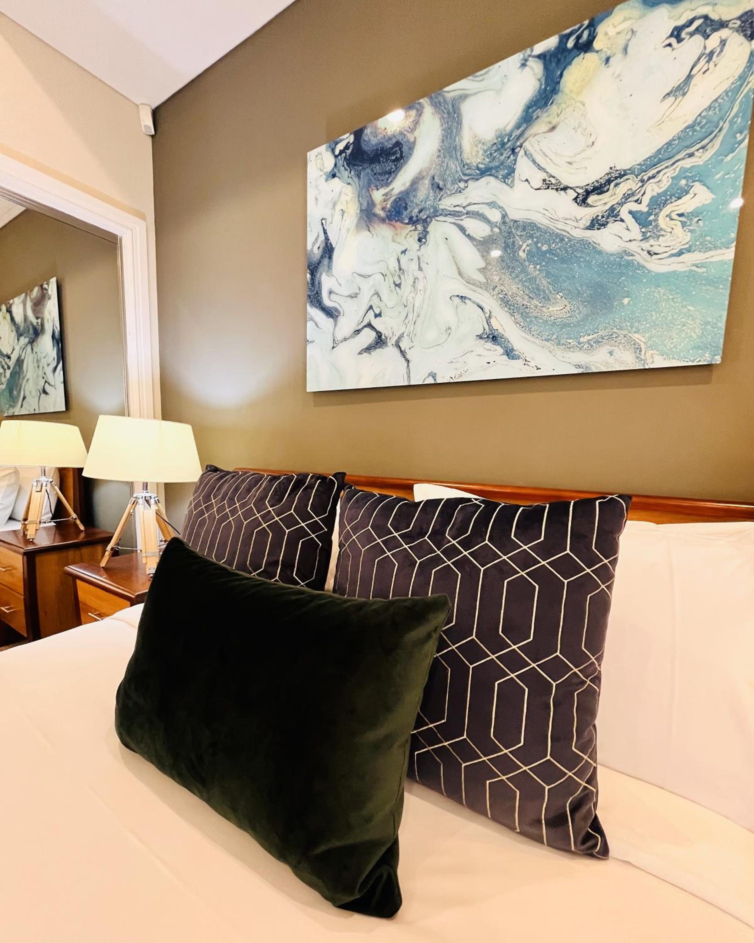 59 Lakeside Luxury Views 2br 2baparking