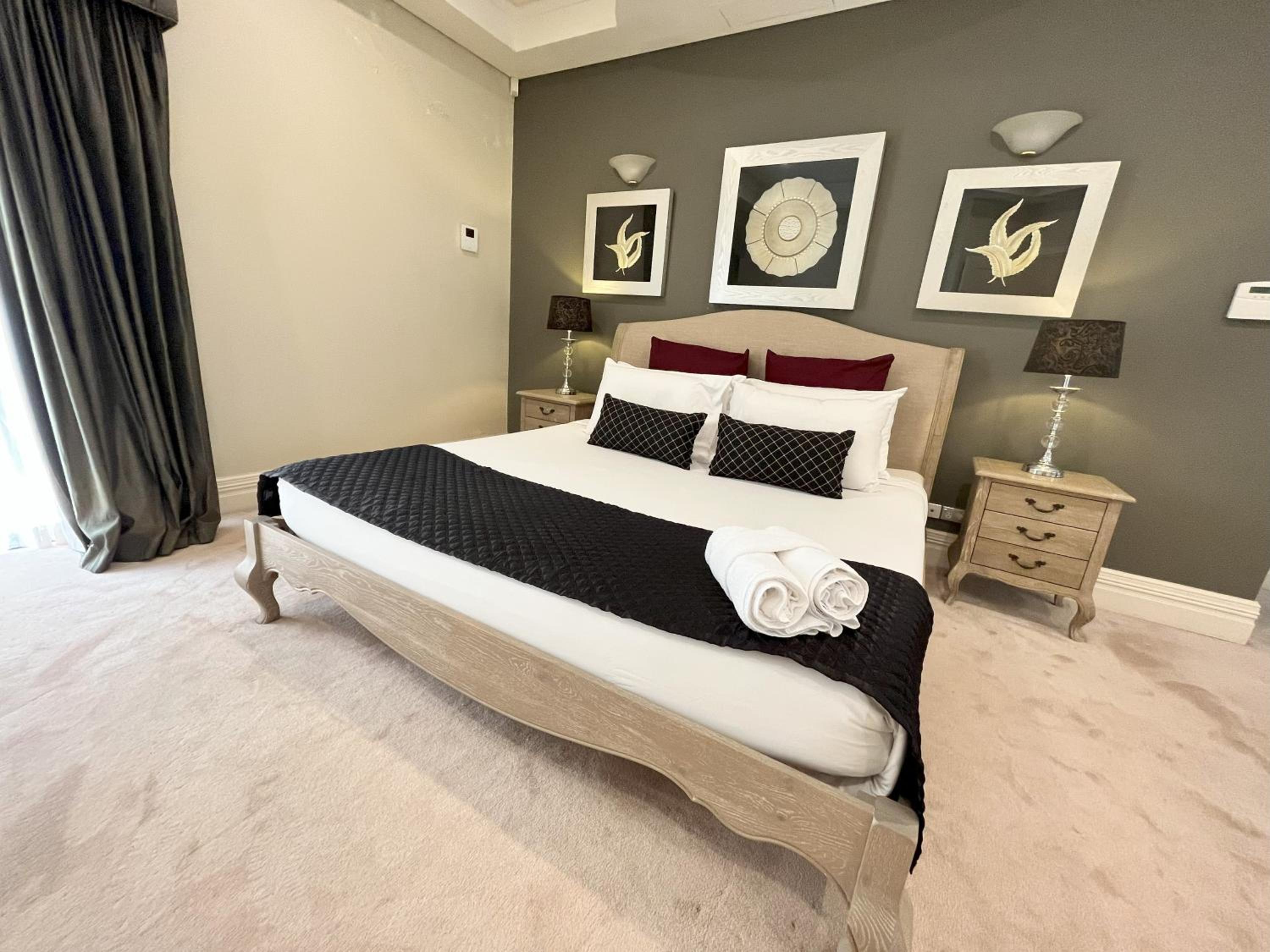 59 Lakeside Luxury Views 2br 2baparking